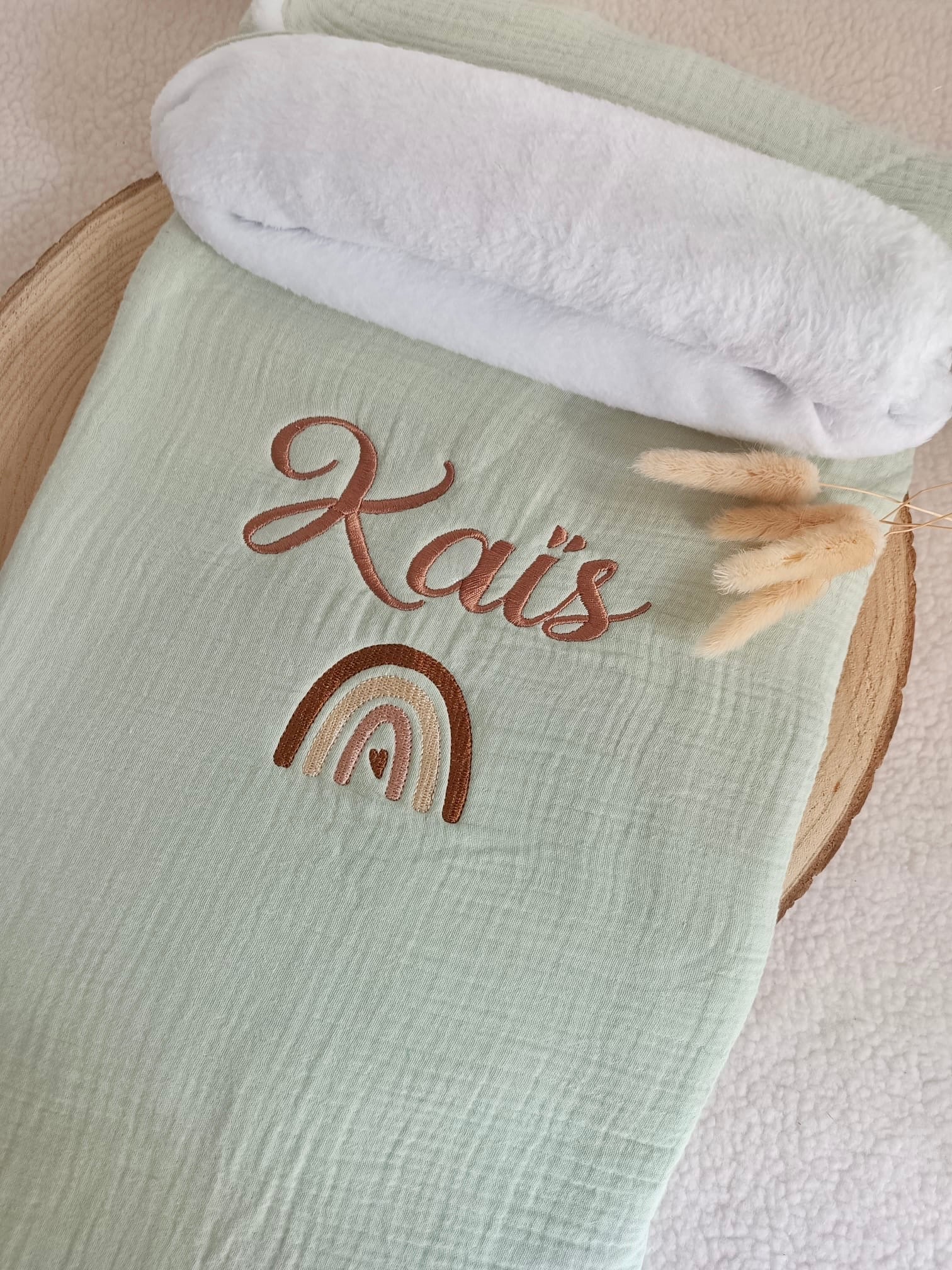 Couverture en gaze de coton et polaire vert sauge - personnalisable -