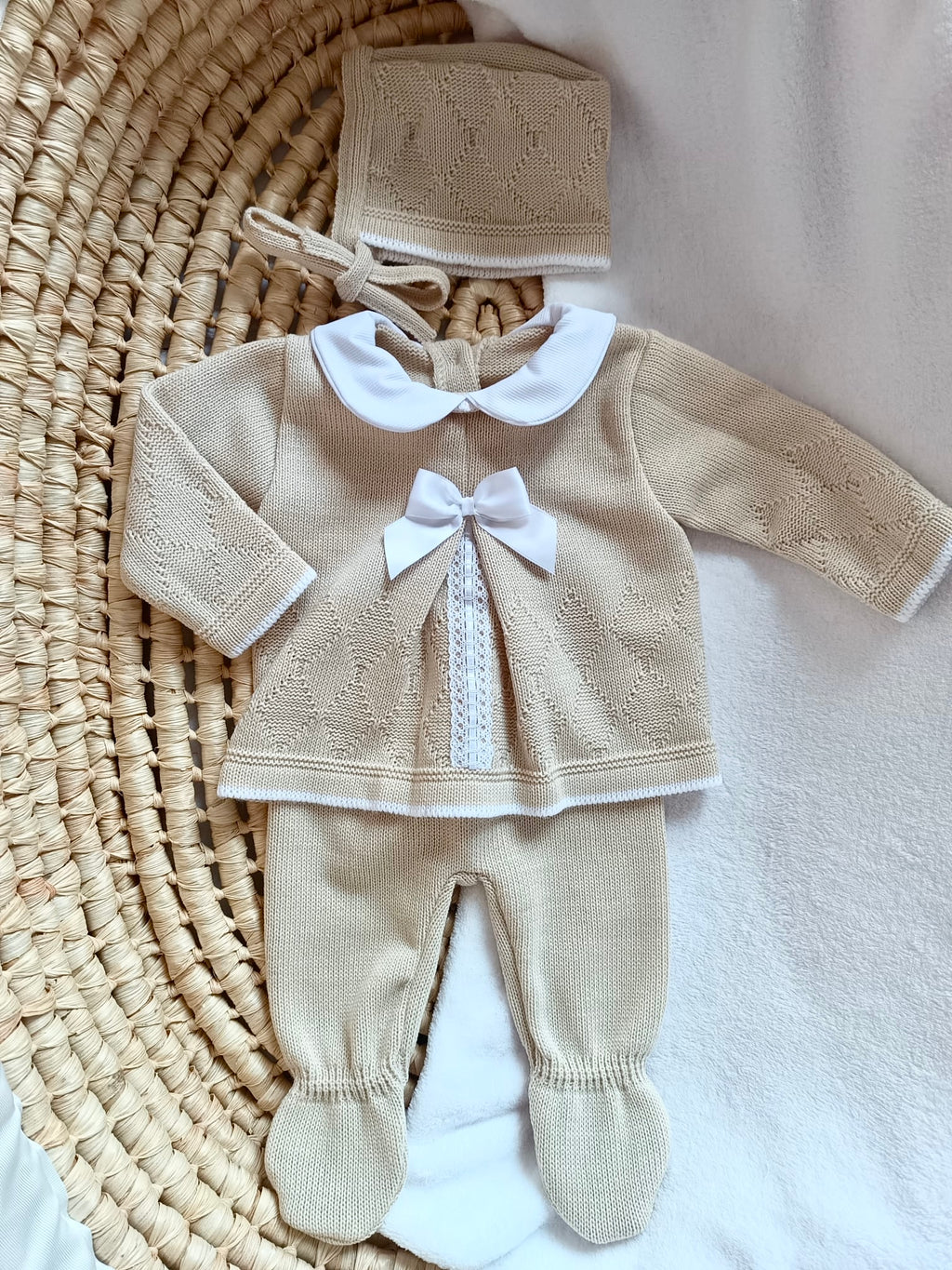 Ensemble complet beige avec détails blanc 0/3 mois
