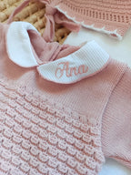 Ensemble complet naissance vieux rose avec détails noeud blanc 0/3 mois
