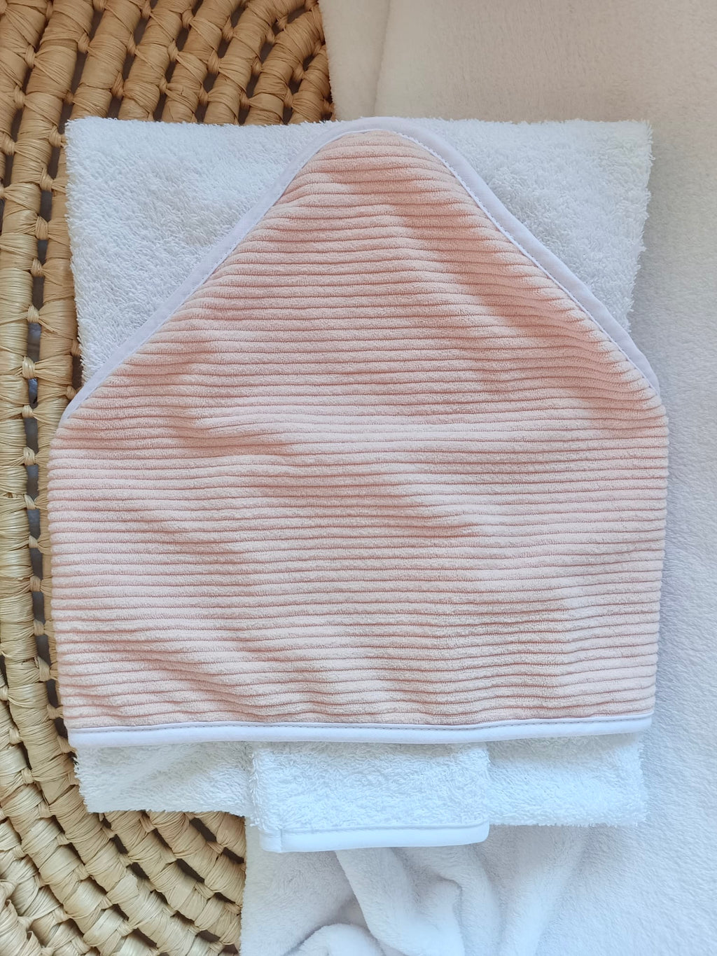 Cape de bain en velours rose - personnalisable -