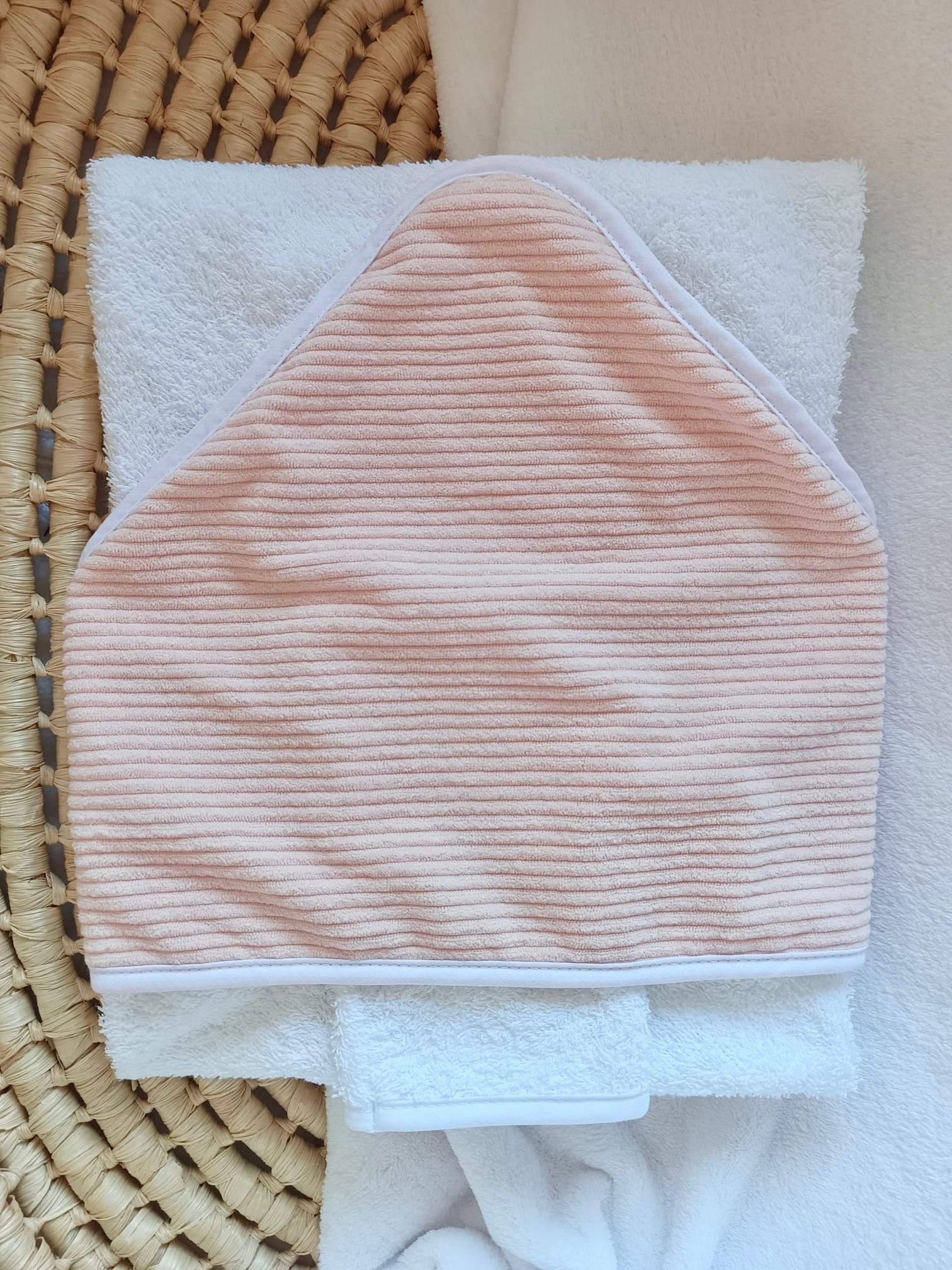 Cape de bain en velours rose - personnalisable -