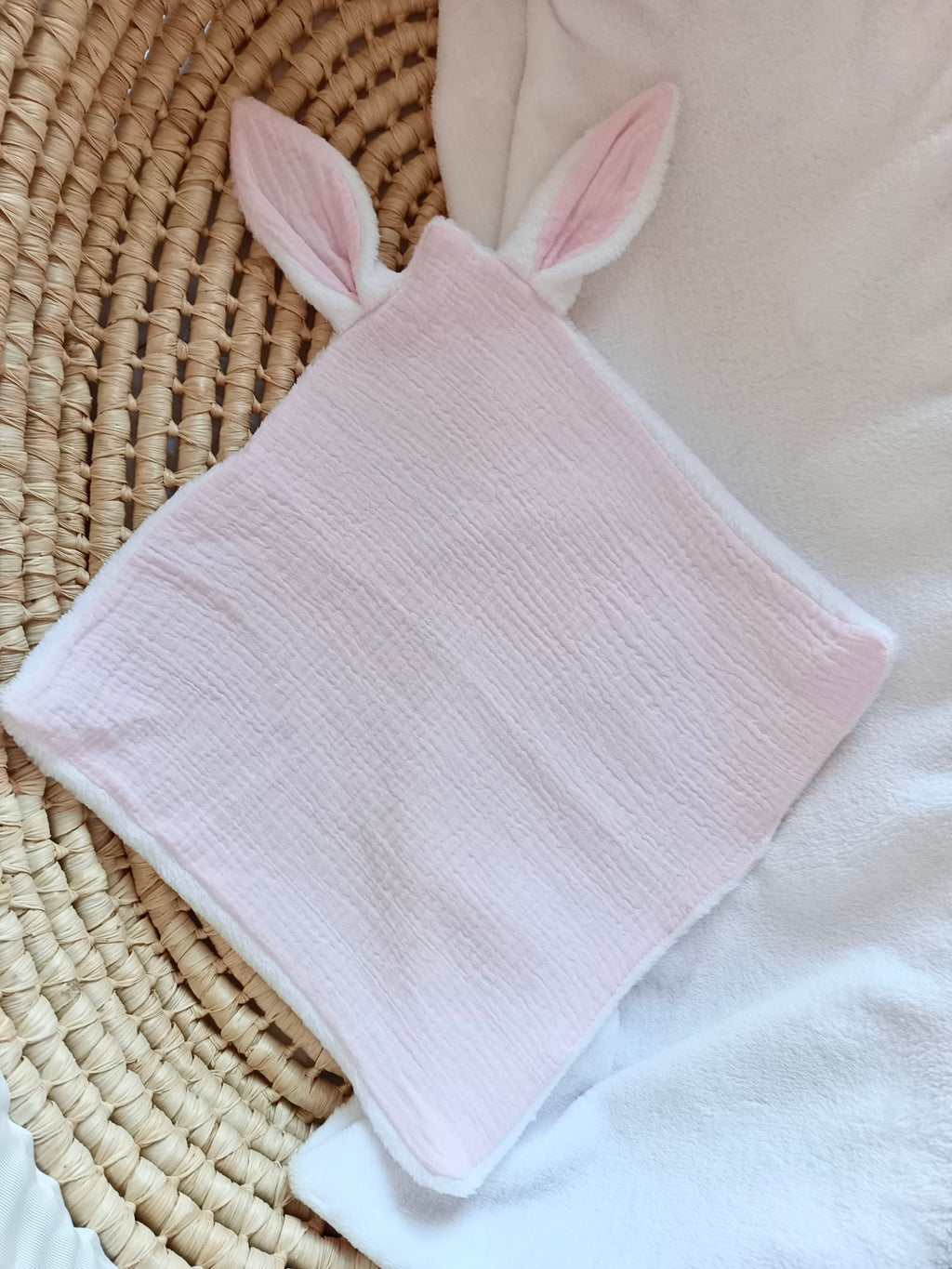 Doudou lange gaze de coton et polaire - rose - personnalisable -