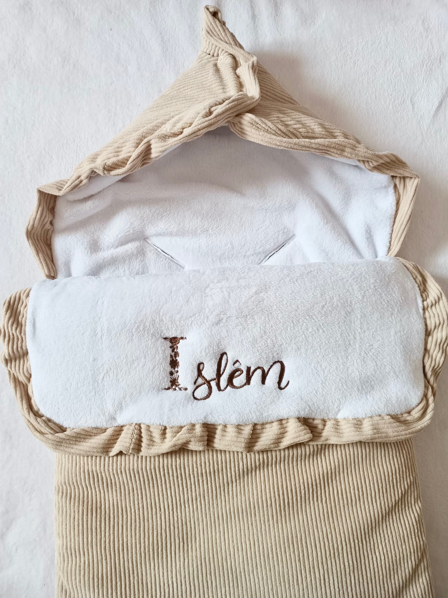 Nid d'ange en velours et polaire beige