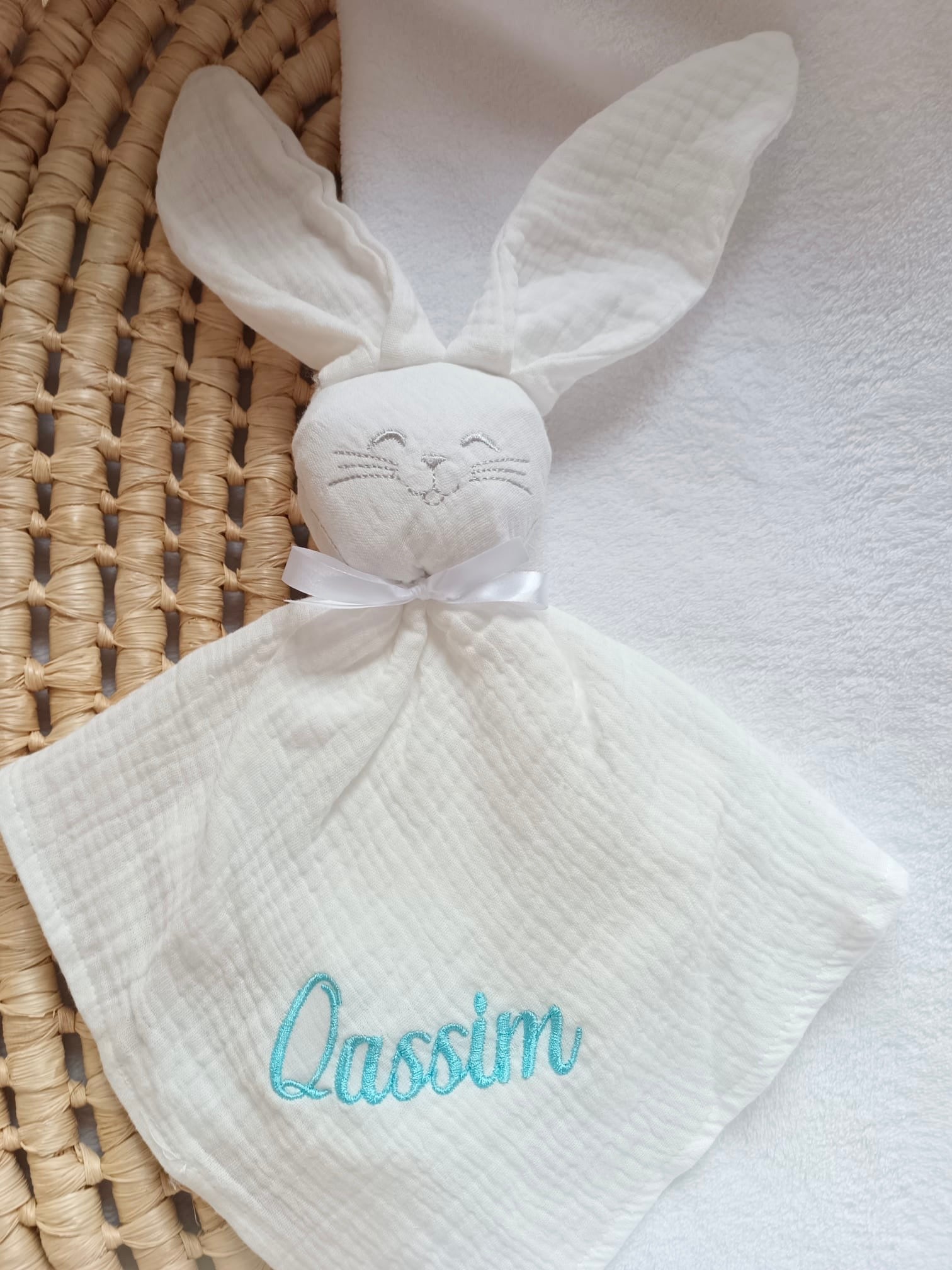 Doudou lapin en gaze de coton blanc