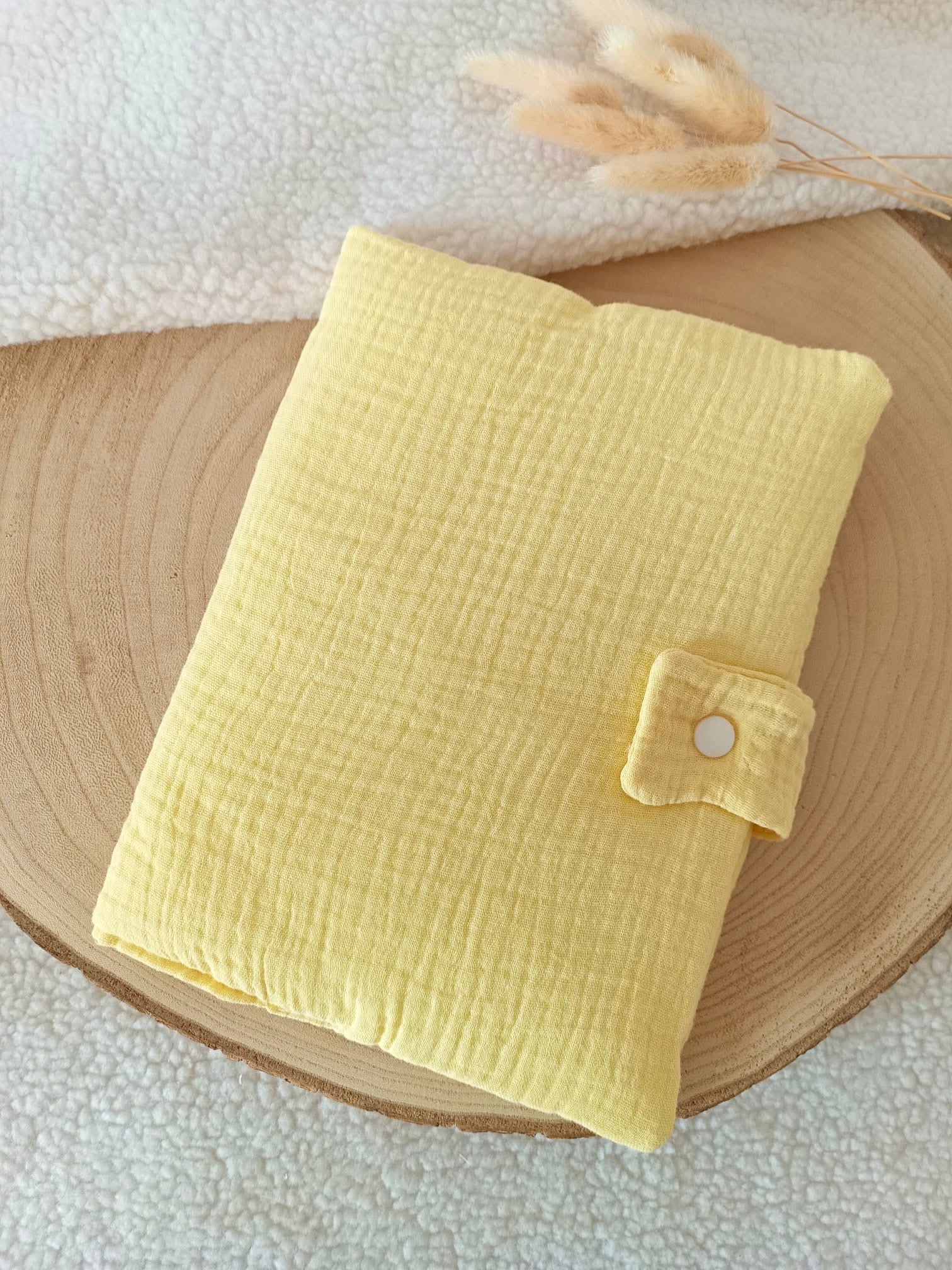 Protège carnet de santé en gaze de coton jaune - personnalisable -