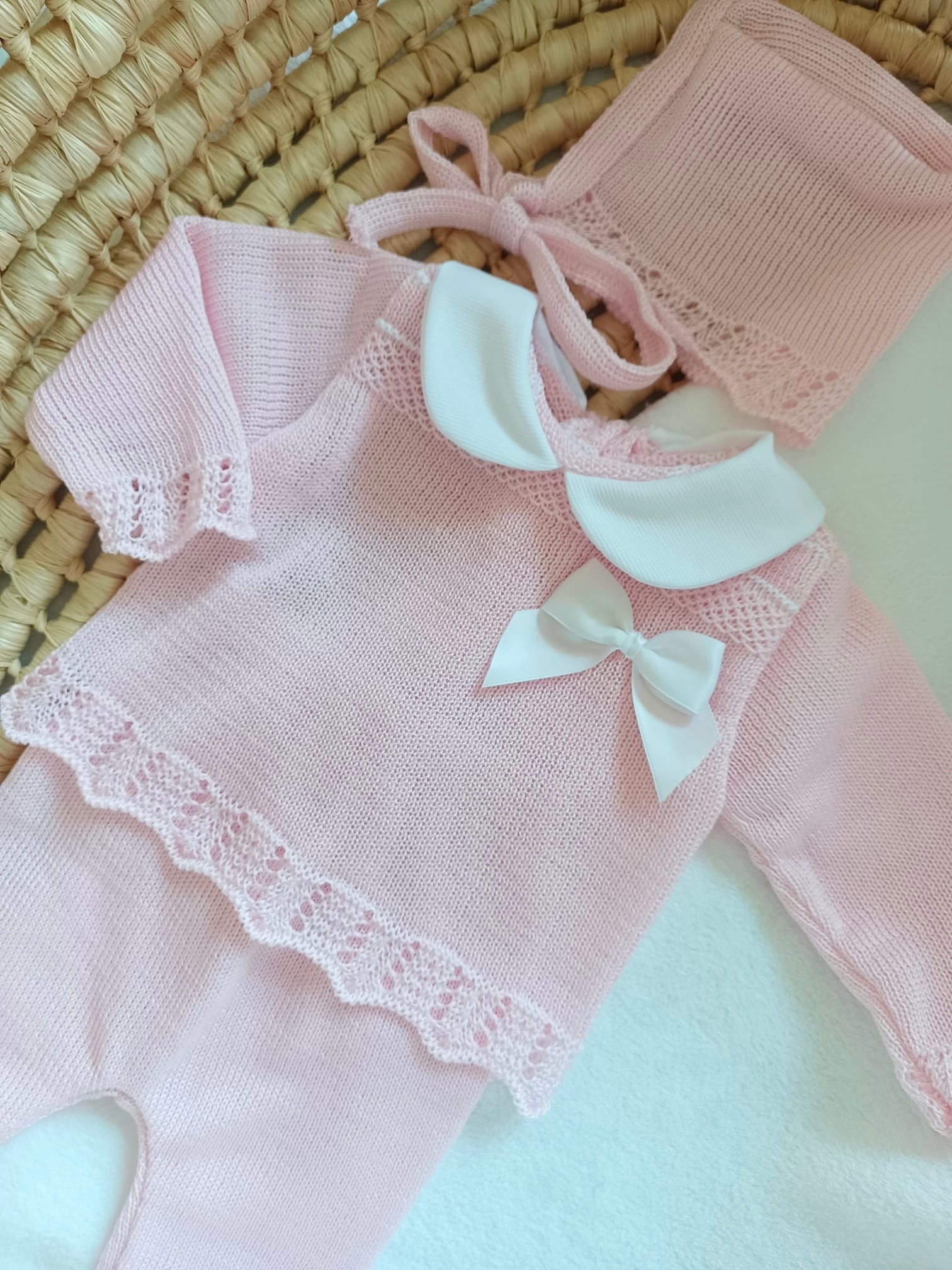 Ensemble complet naissance rose avec noeud satiné blanc 0/3 mois
