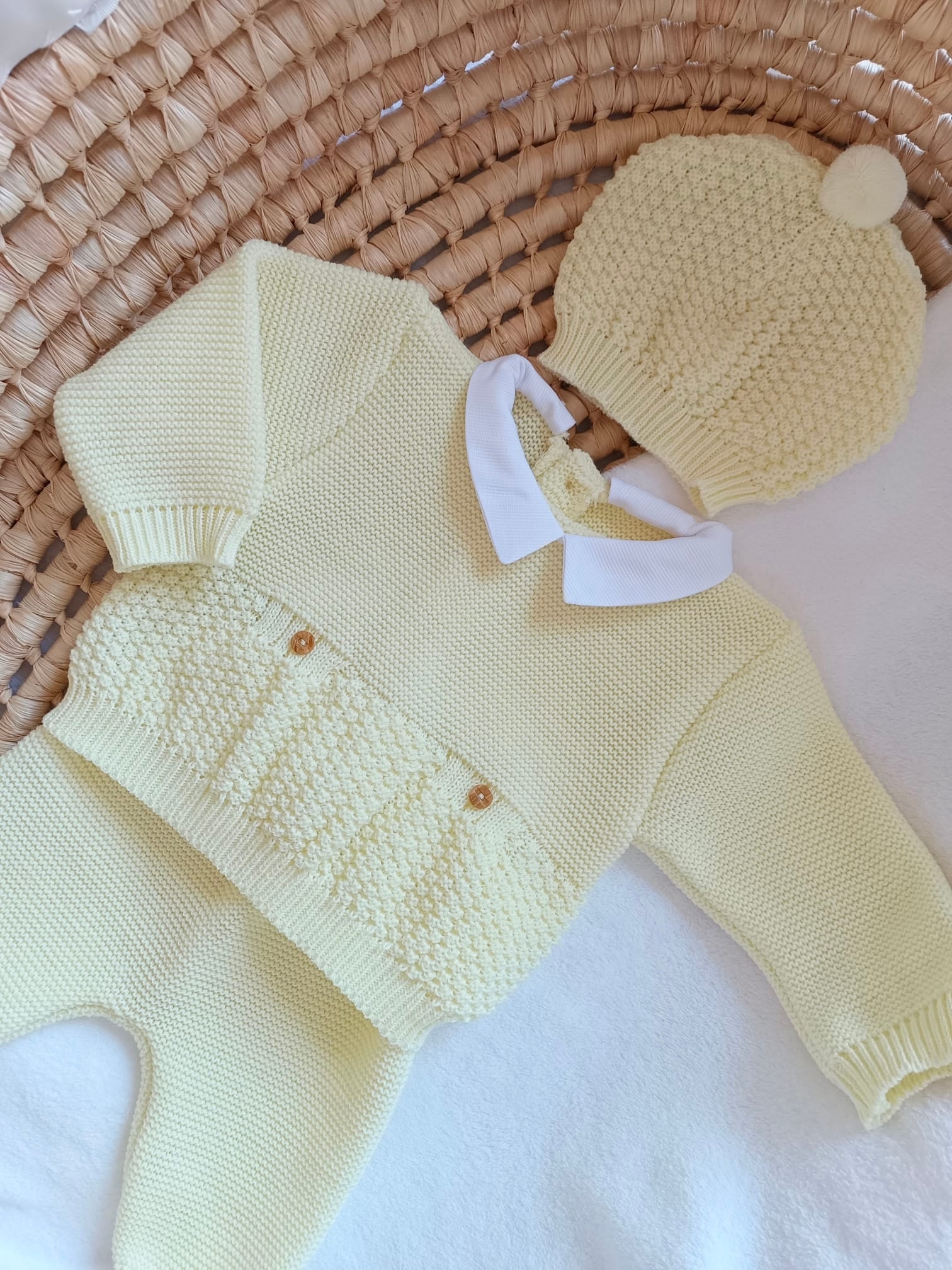 Ensemble complet naissance jaune 0/3 mois avec 2 boutons bois