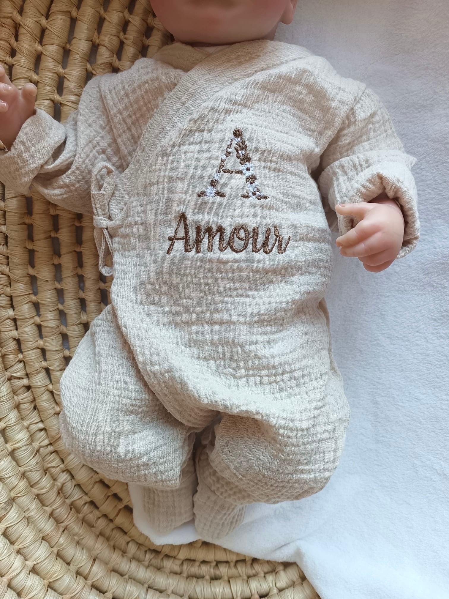 Pyjama bébé cache-cœur personnalisé en gaze de coton