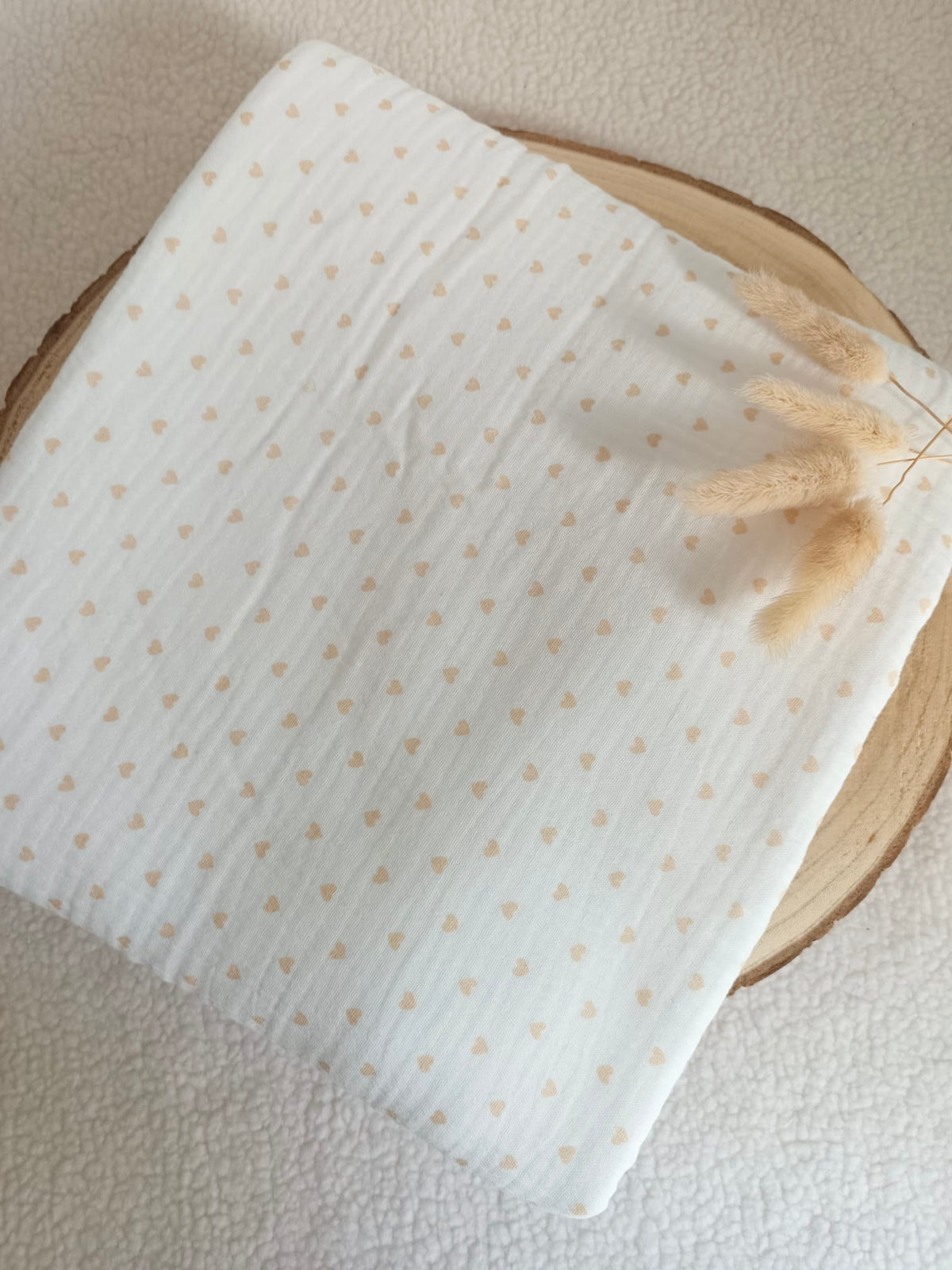 Couverture en gaze de coton blanc et polaire avec cœurs beige - personnalisable -
