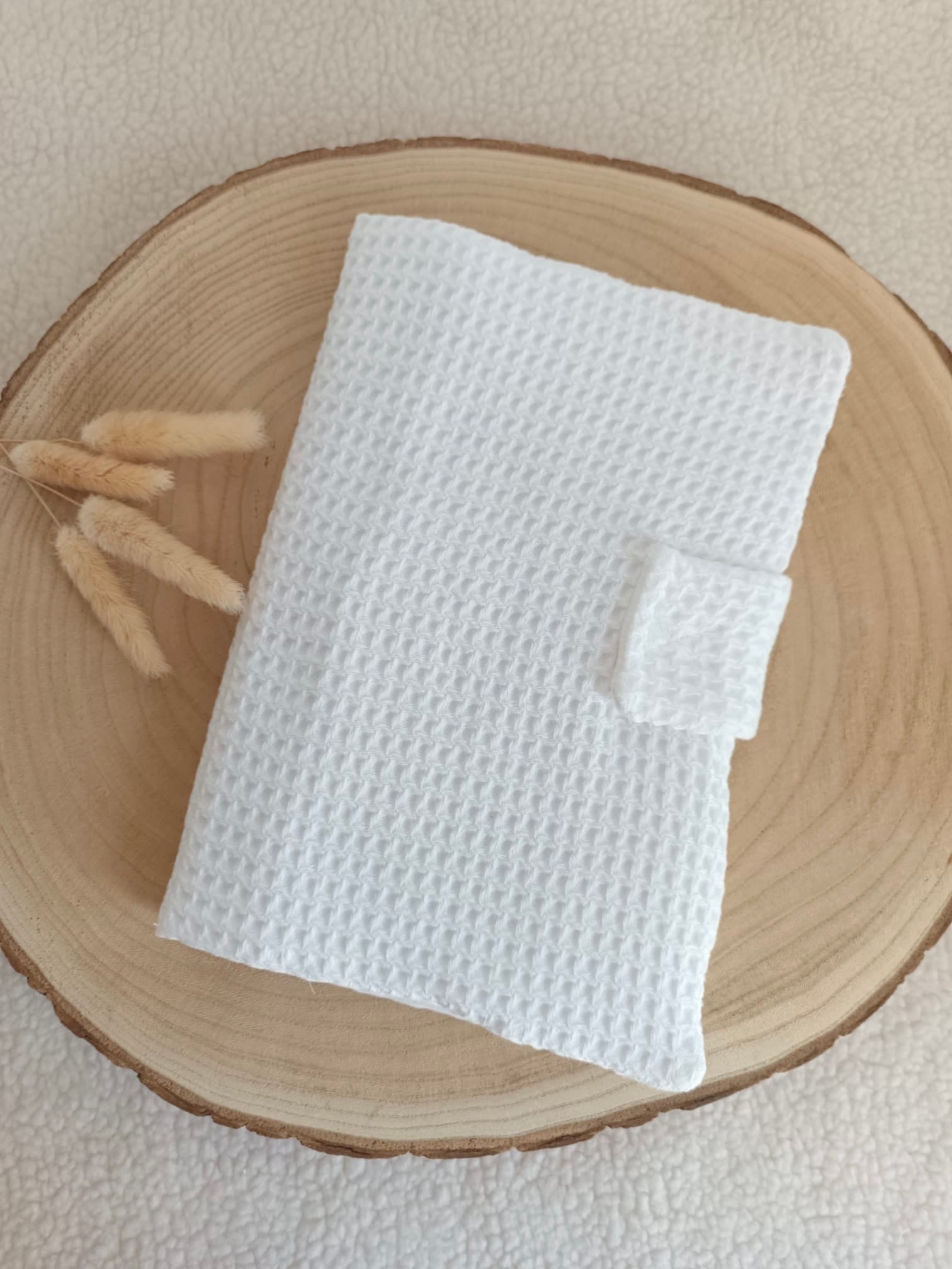 Protège carnet de santé en nid d’abeille blanc - personnalisable -