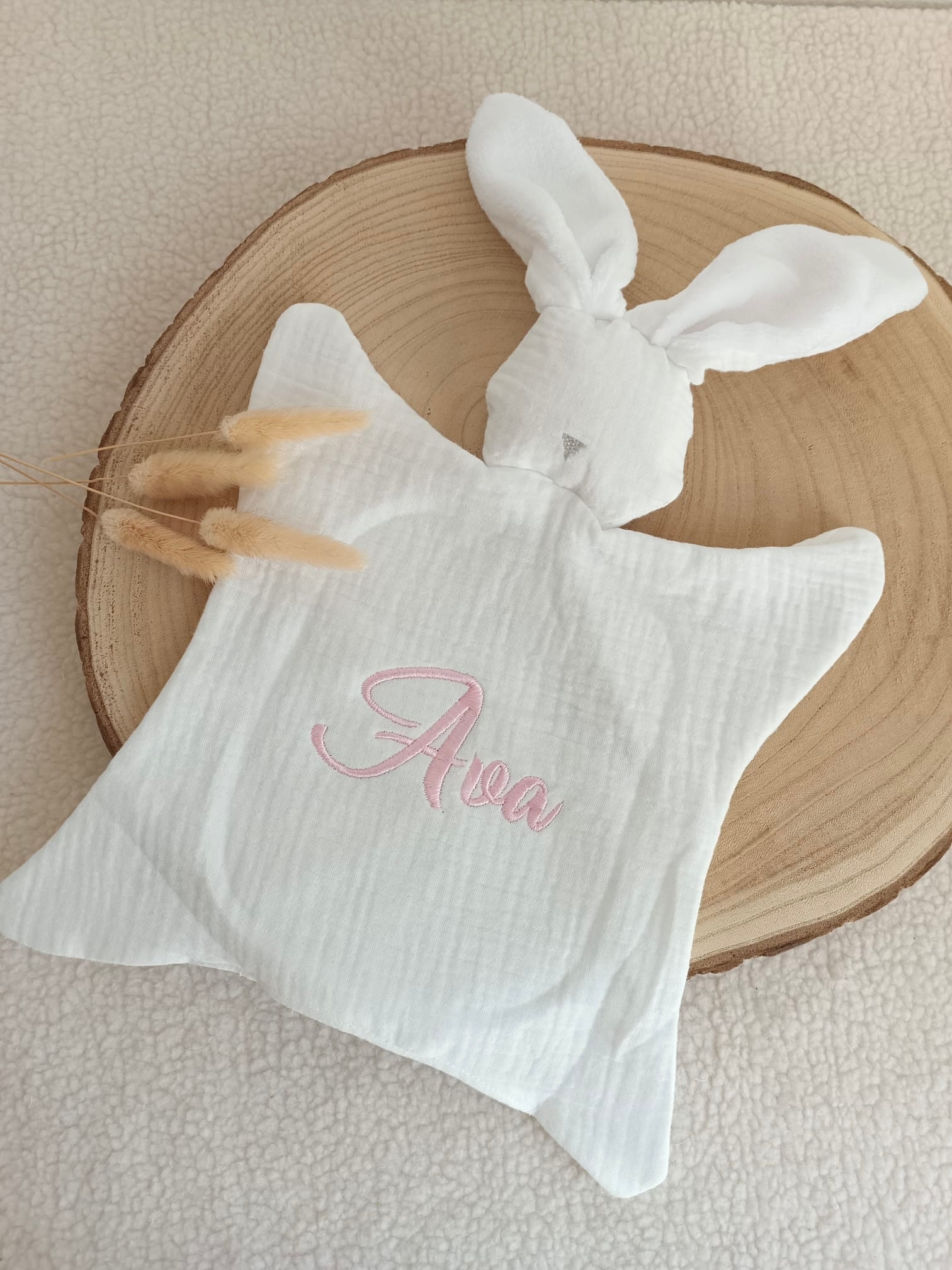 Doudou lapin avec oreilles polaire blanche en gaze de coton blanc