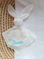 Doudou lapin en gaze de coton blanc