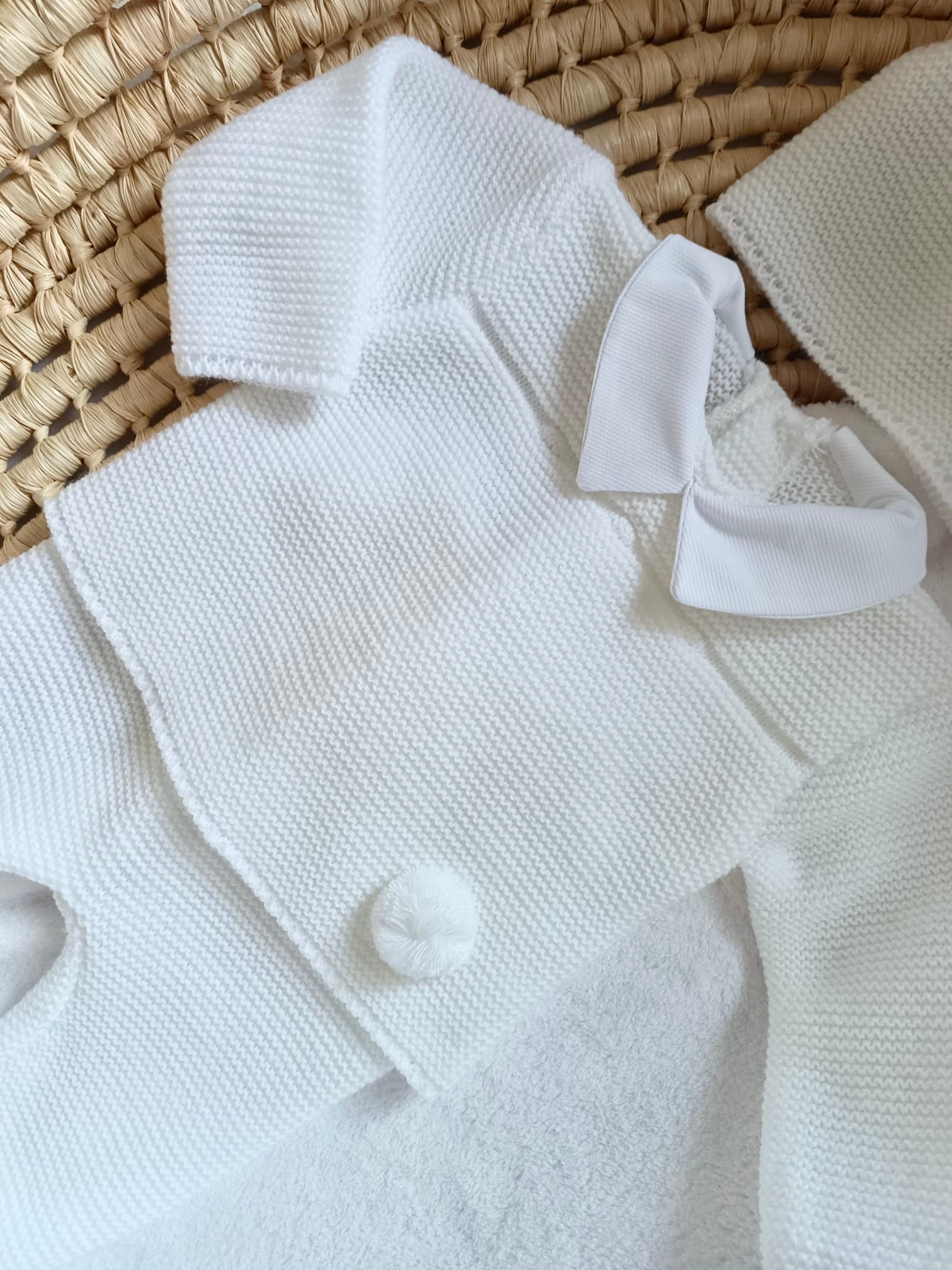 Ensemble complet naissance blanc 0/3 mois avec pompon blanc