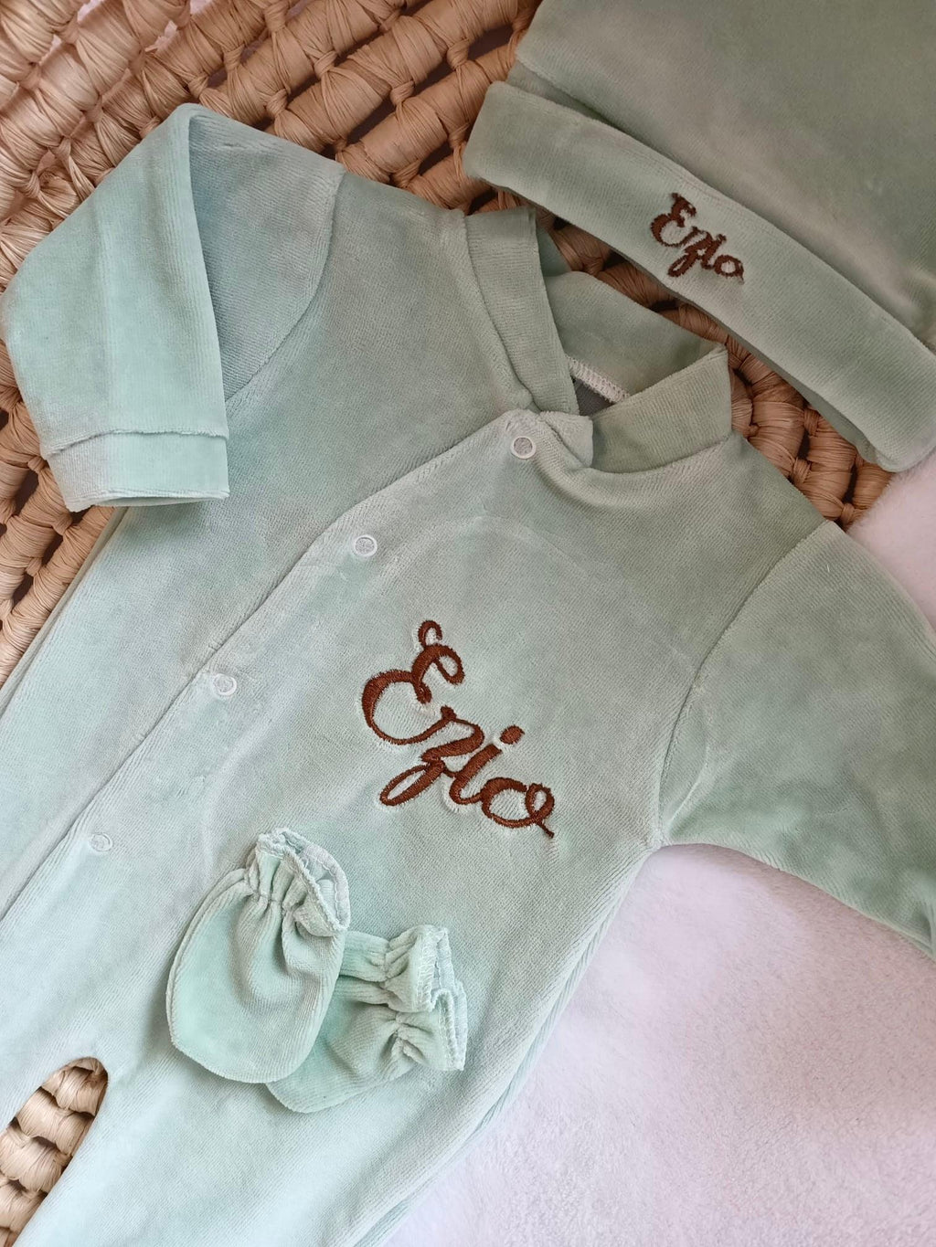Personalized velvet sleepsuit – 3-piece baby set