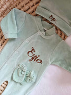 Personalized velvet sleepsuit – 3-piece baby set
