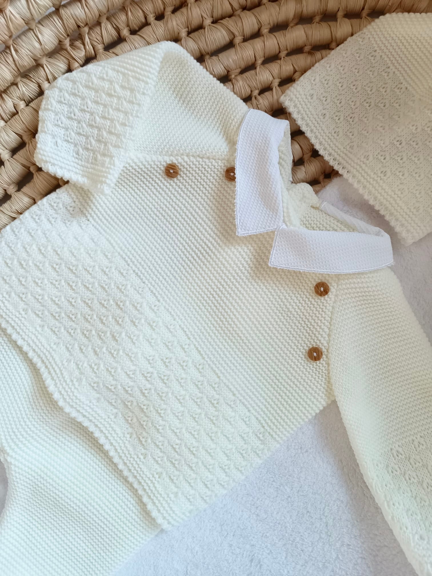 Ensemble complet naissance crème 0/3 mois avec boutons bois