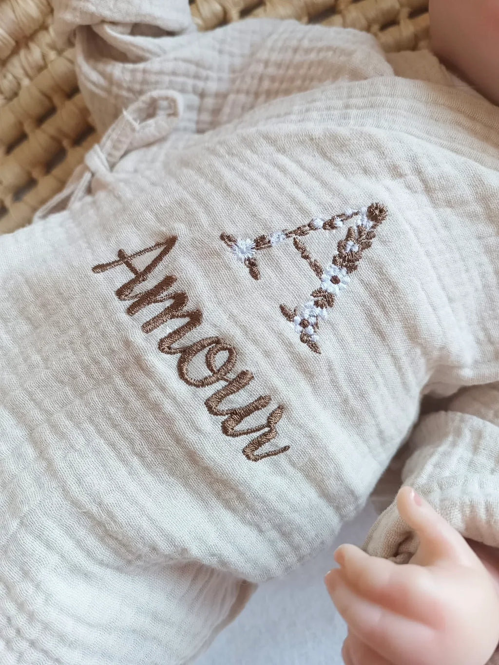 Pyjama bébé cache-cœur personnalisé en gaze de coton