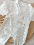 Pyjama bébé cache-cœur personnalisé en gaze de coton