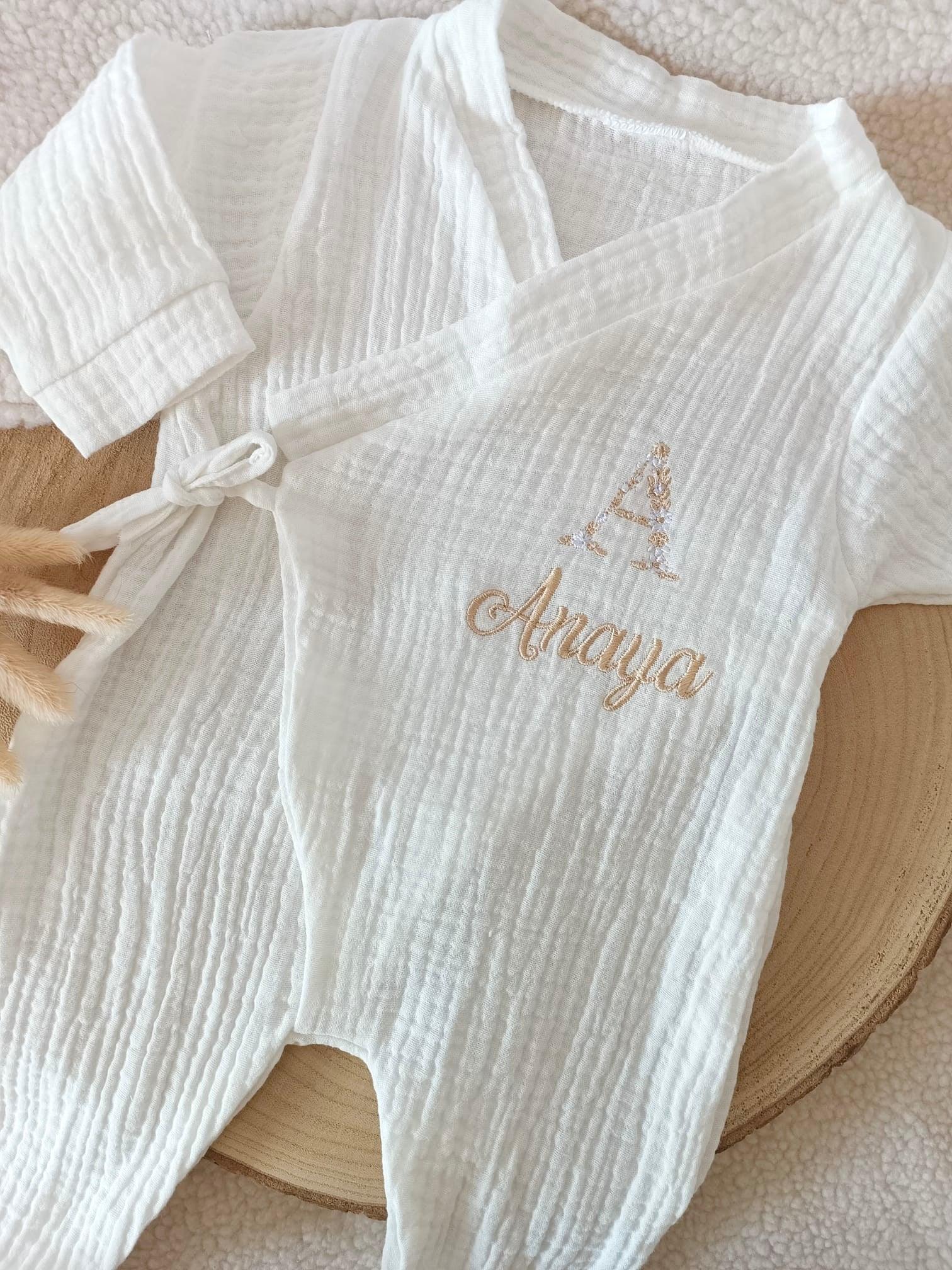 Pyjama bébé cache-cœur personnalisé en gaze de coton