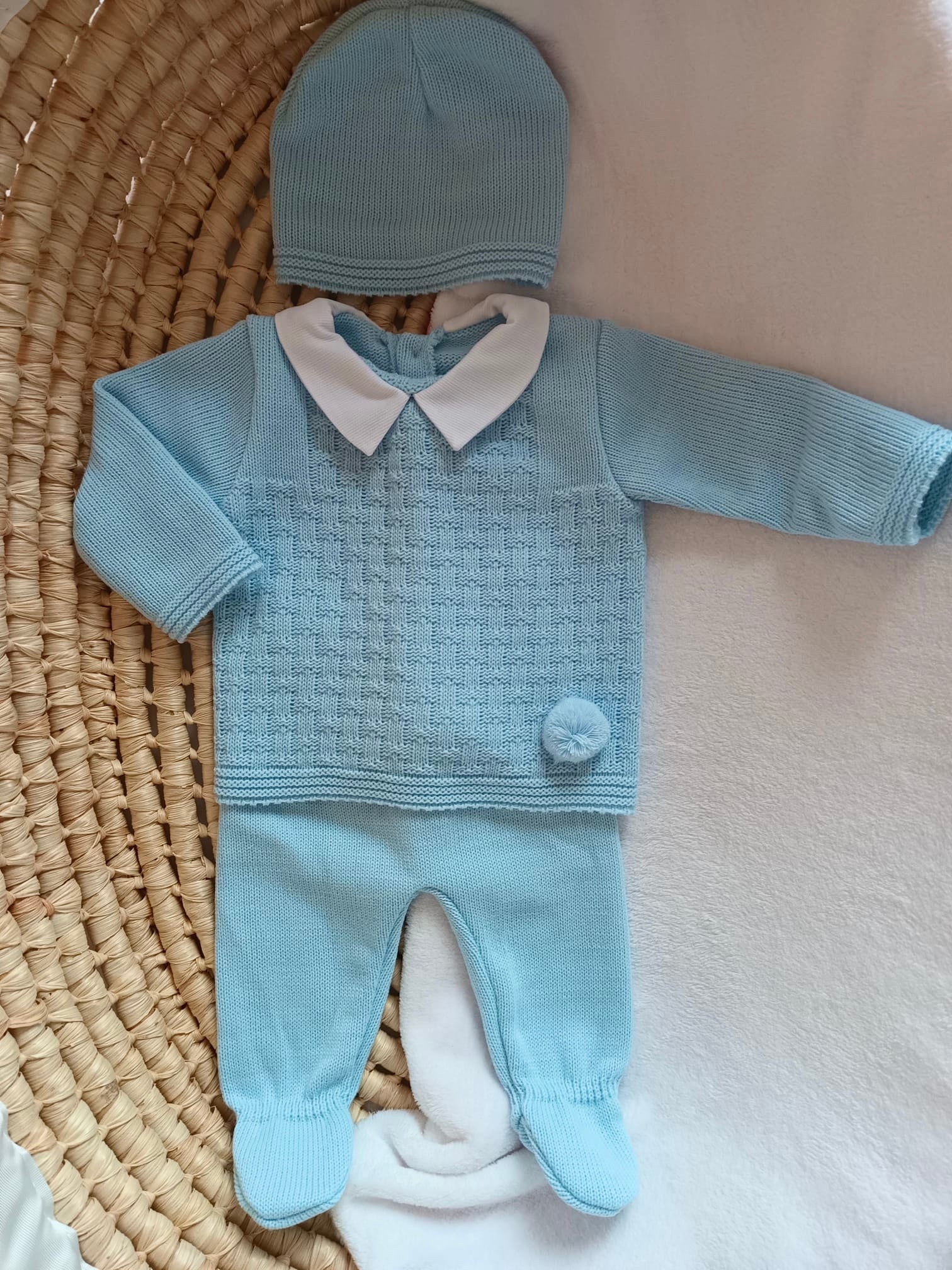 Ensemble complet bleu ciel avec pompom 0/3 mois