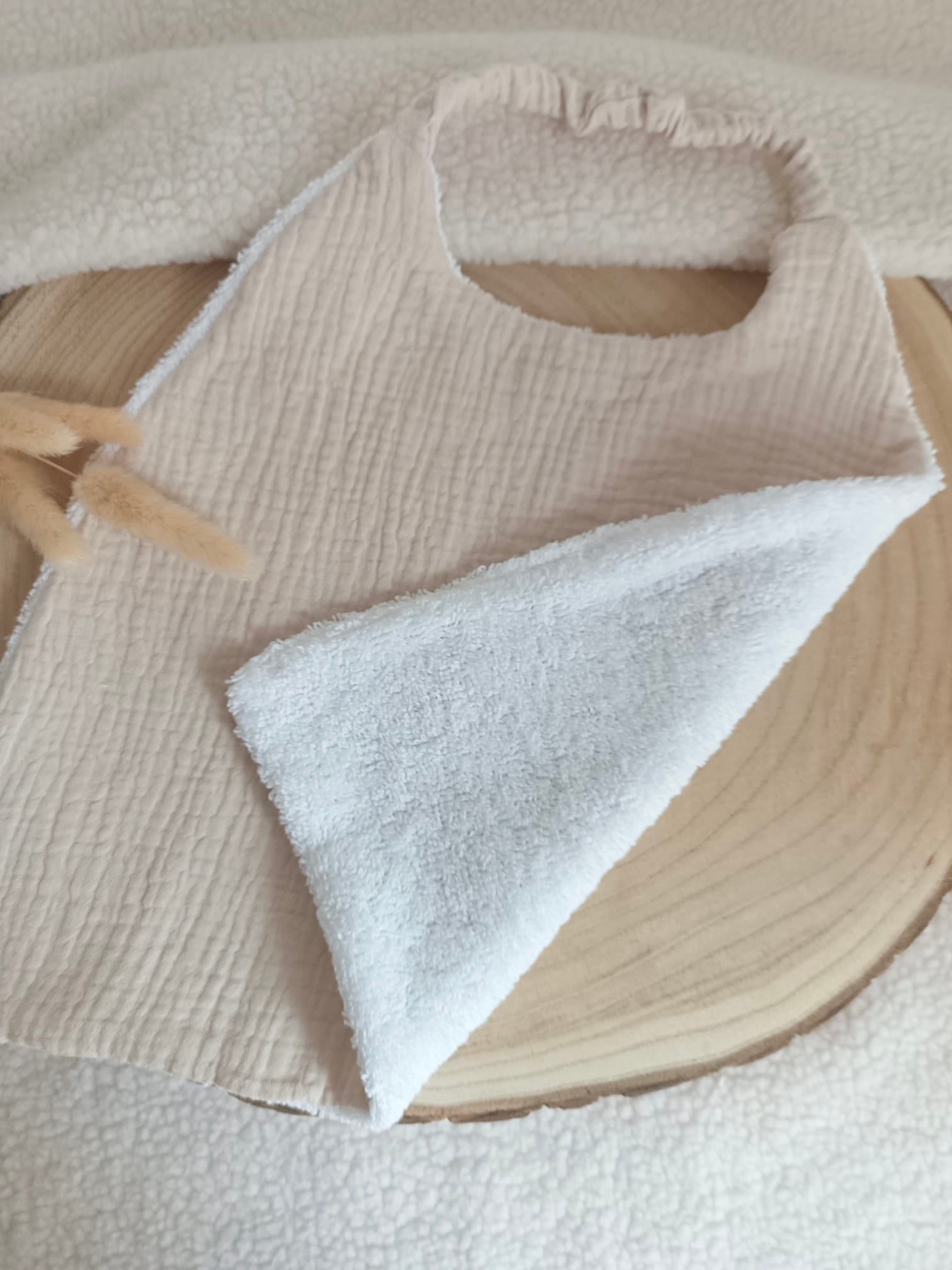 Bavoir en gaze de coton beige