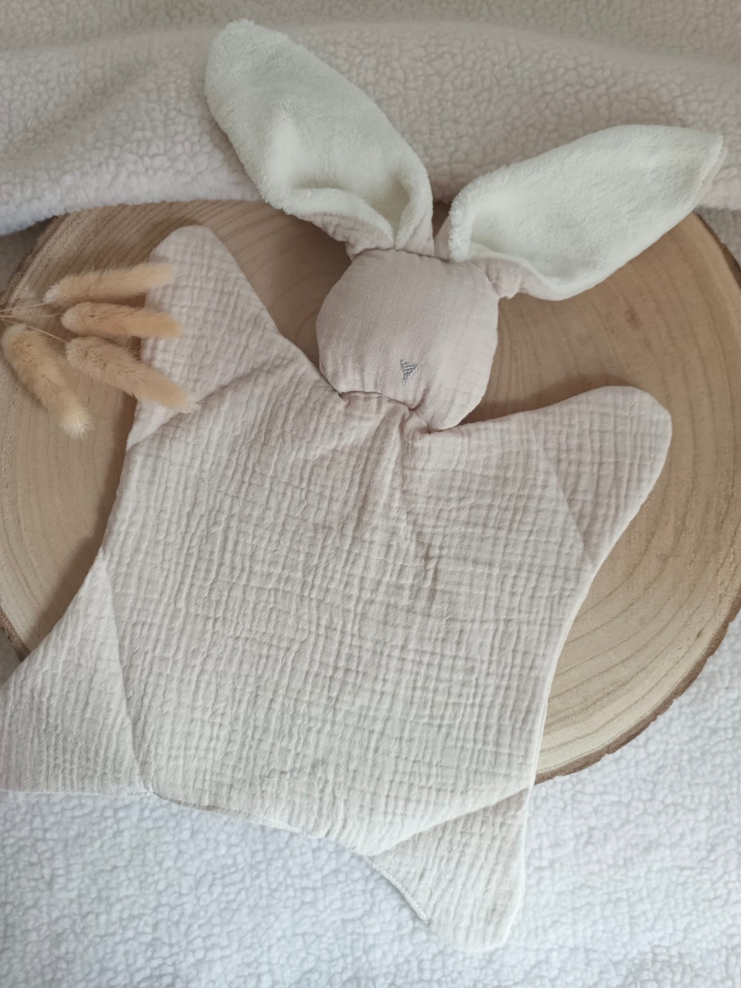 Doudou lapin avec oreilles polaire crème en gaze de coton beige