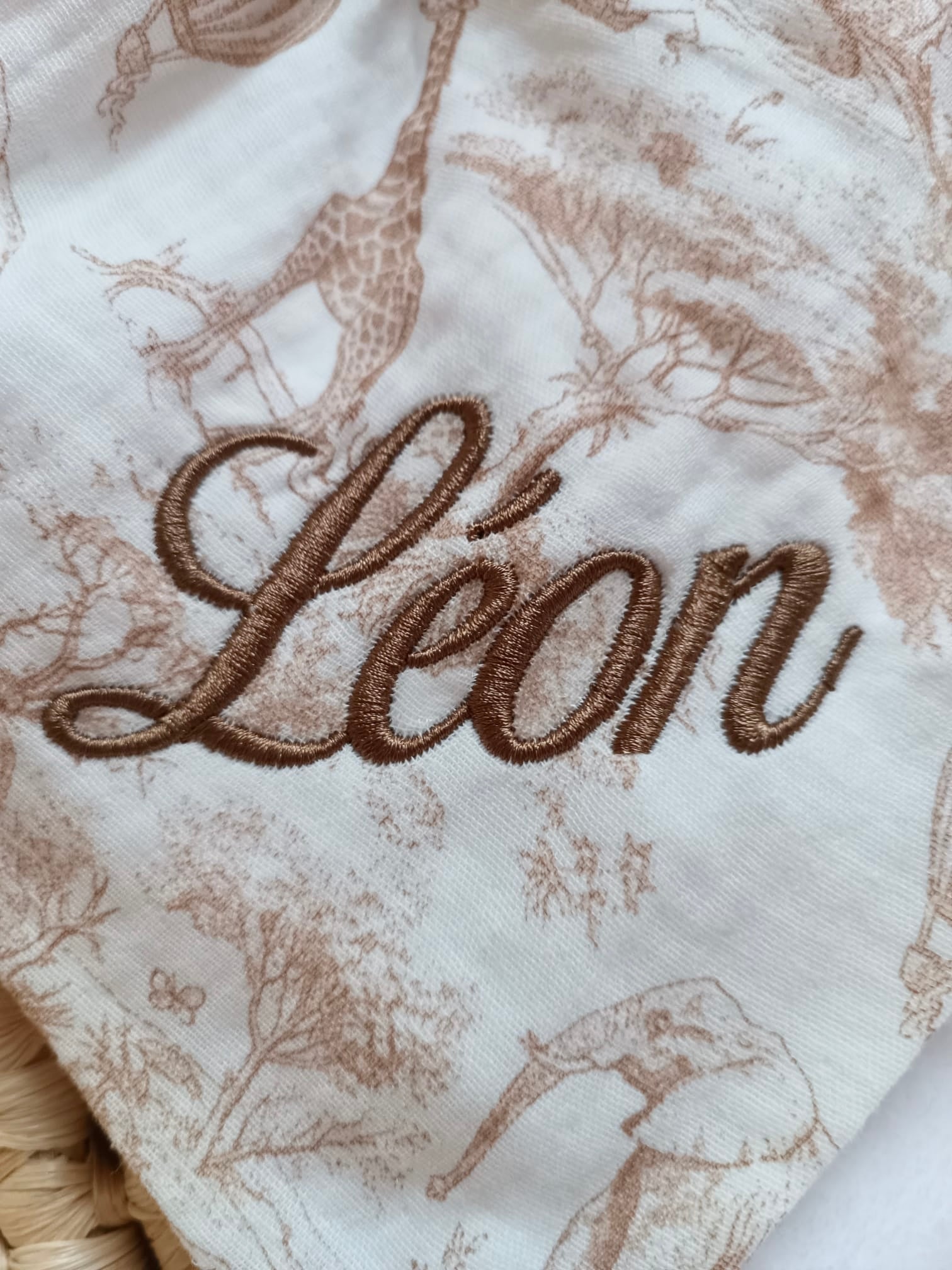 Doudou lapin en gaze de coton safari tons beige - personnalisable -