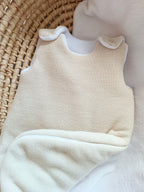 Gigoteuse molletonée en maille beige et polaire blanc - personnalisable -