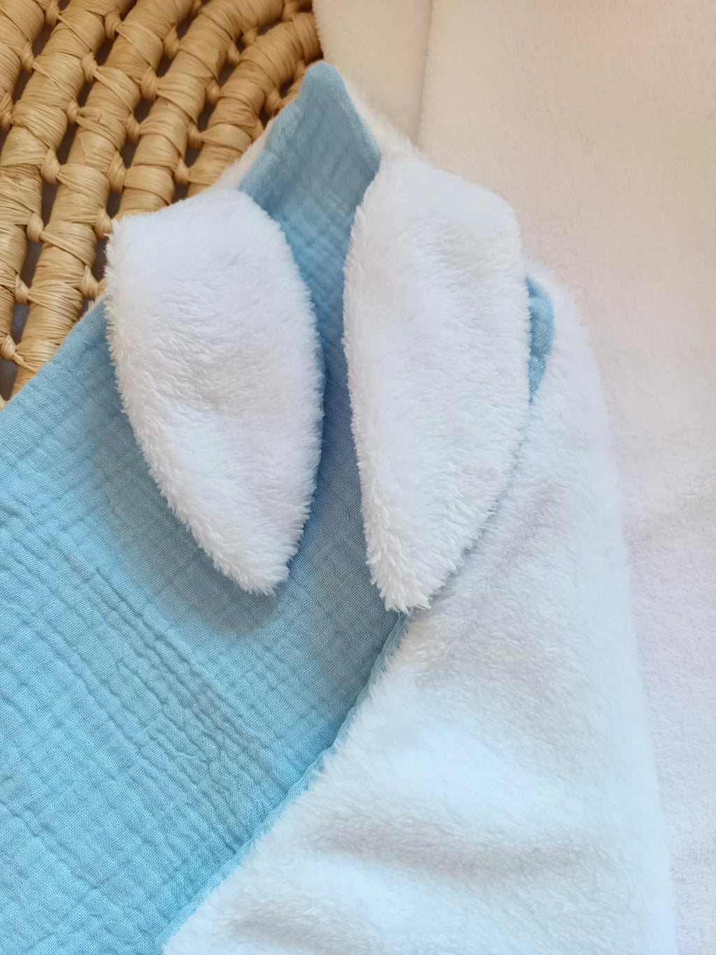 Doudou lange gaze de coton et polaire - bleu ciel- personnalisable -