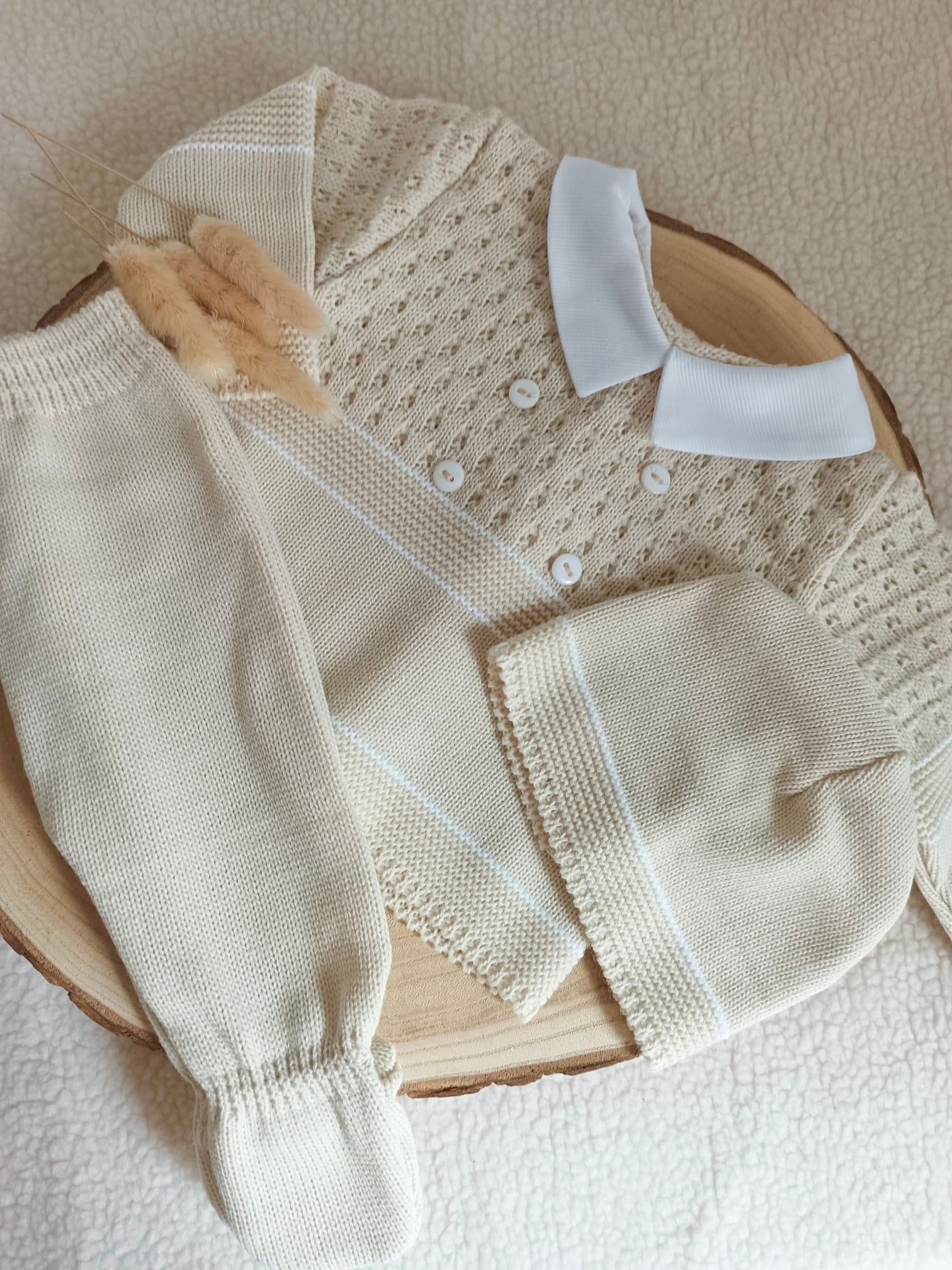 Ensemble complet naissance beige/blanc 0/3 mois avec boutons