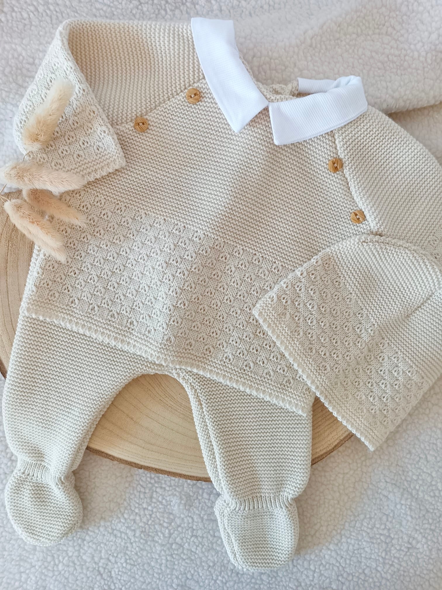 Ensemble complet naissance beige 0/3 mois avec boutons bois