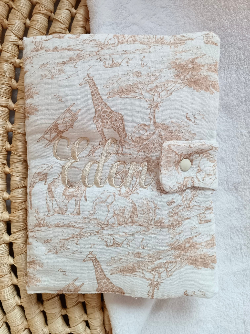 Protège carnet de santé en gaze de coton safari tons beige - personnalisable -