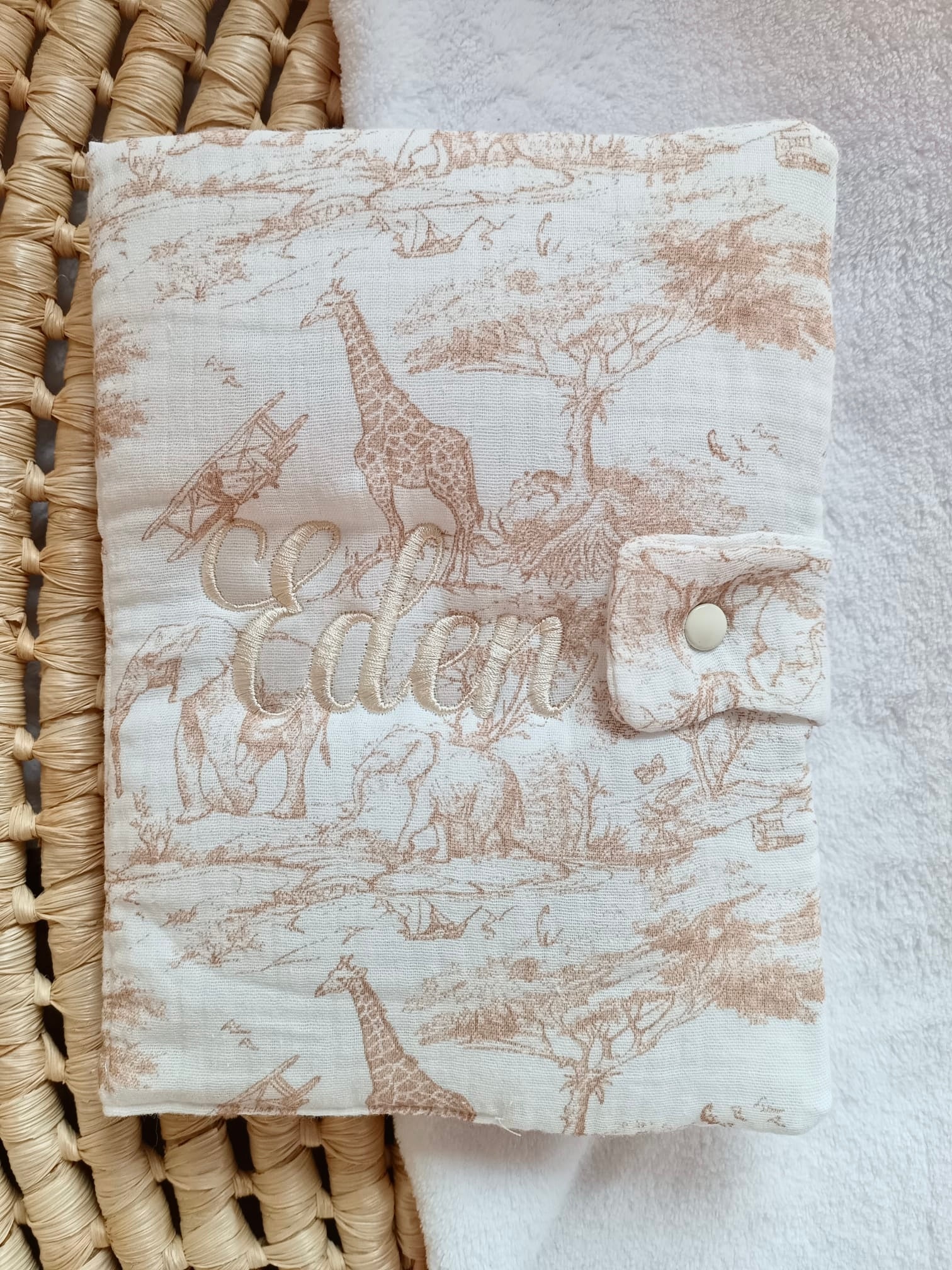 Protège carnet de santé en gaze de coton safari tons beige - personnalisable -