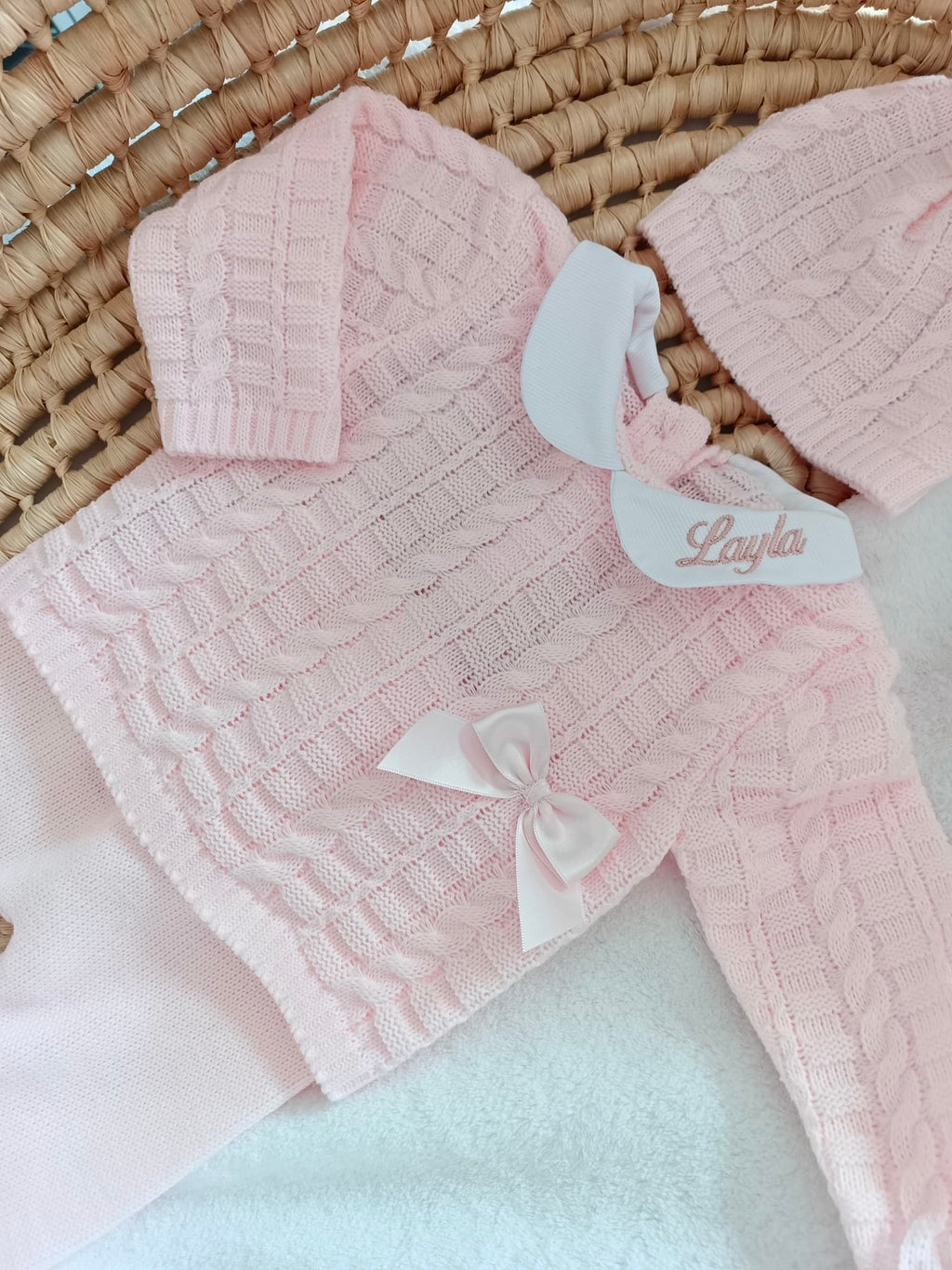 Ensemble complet naissance rose 0/3 mois avec torsade + noeud satiné