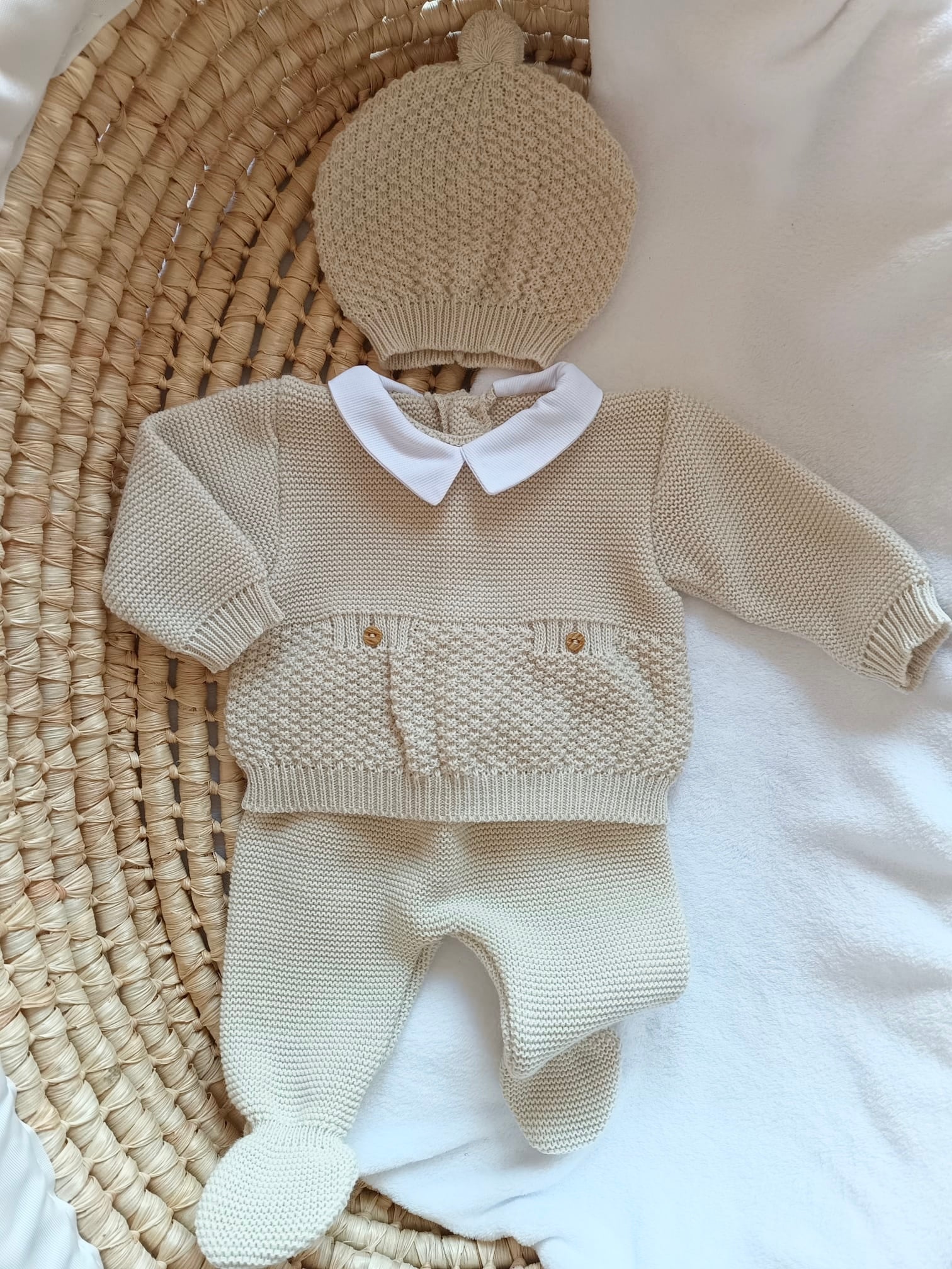 Ensemble complet naissance beige 0/3 mois avec 2 boutons bois