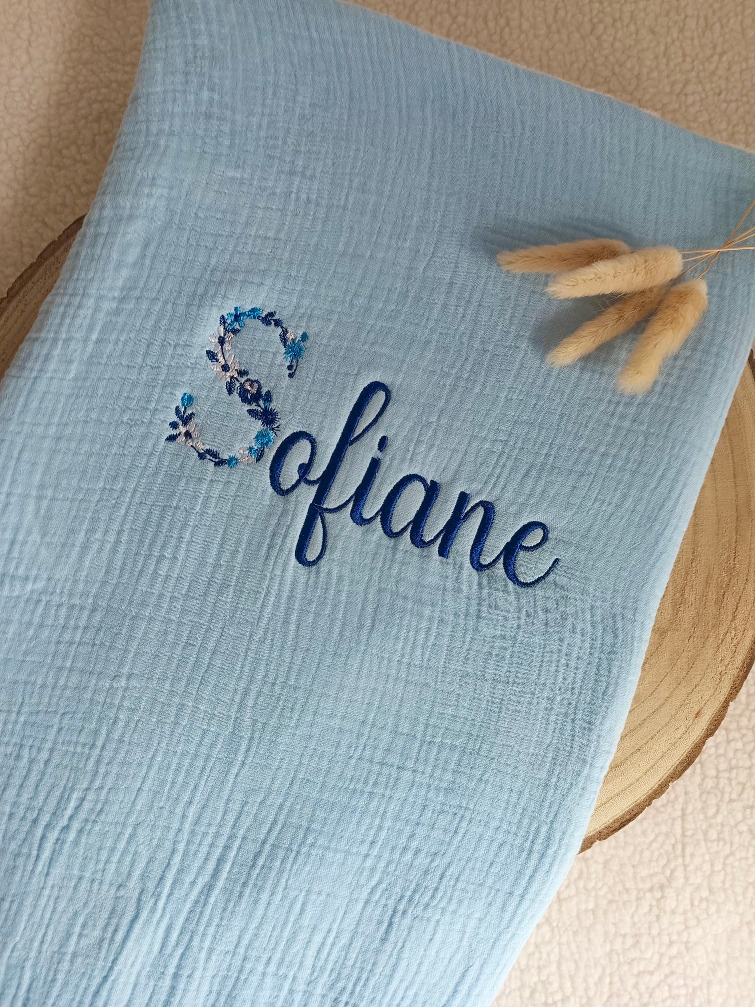 Couverture en gaze de coton et polaire bleu ciel - personnalisable -