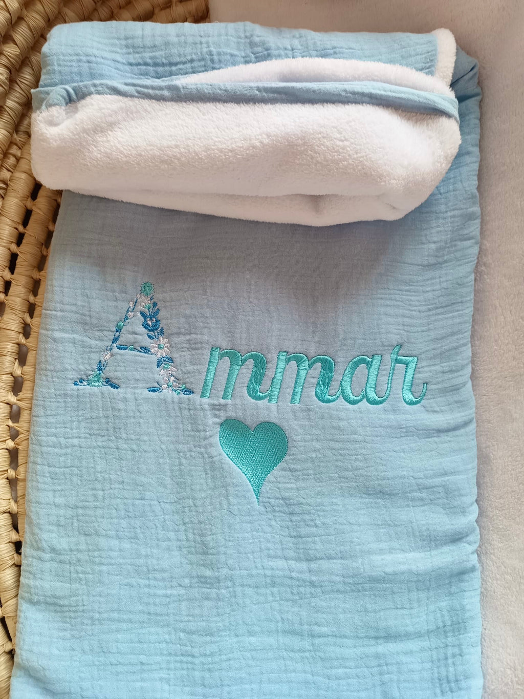 Couverture en gaze de coton et polaire bleu ciel - personnalisable -