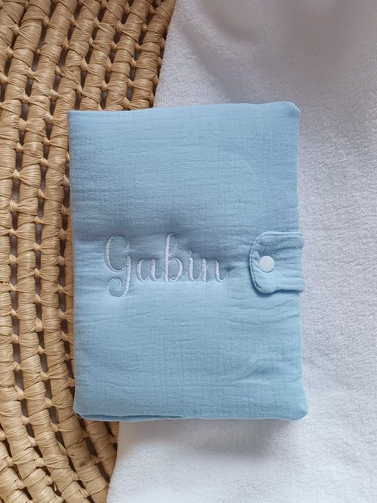 Protège carnet de santé en gaze de coton bleu ciel - personnalisable -