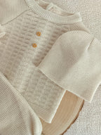 Ensemble naissance 0/3 mois en maille beige avec boutons marron - personnalisable -