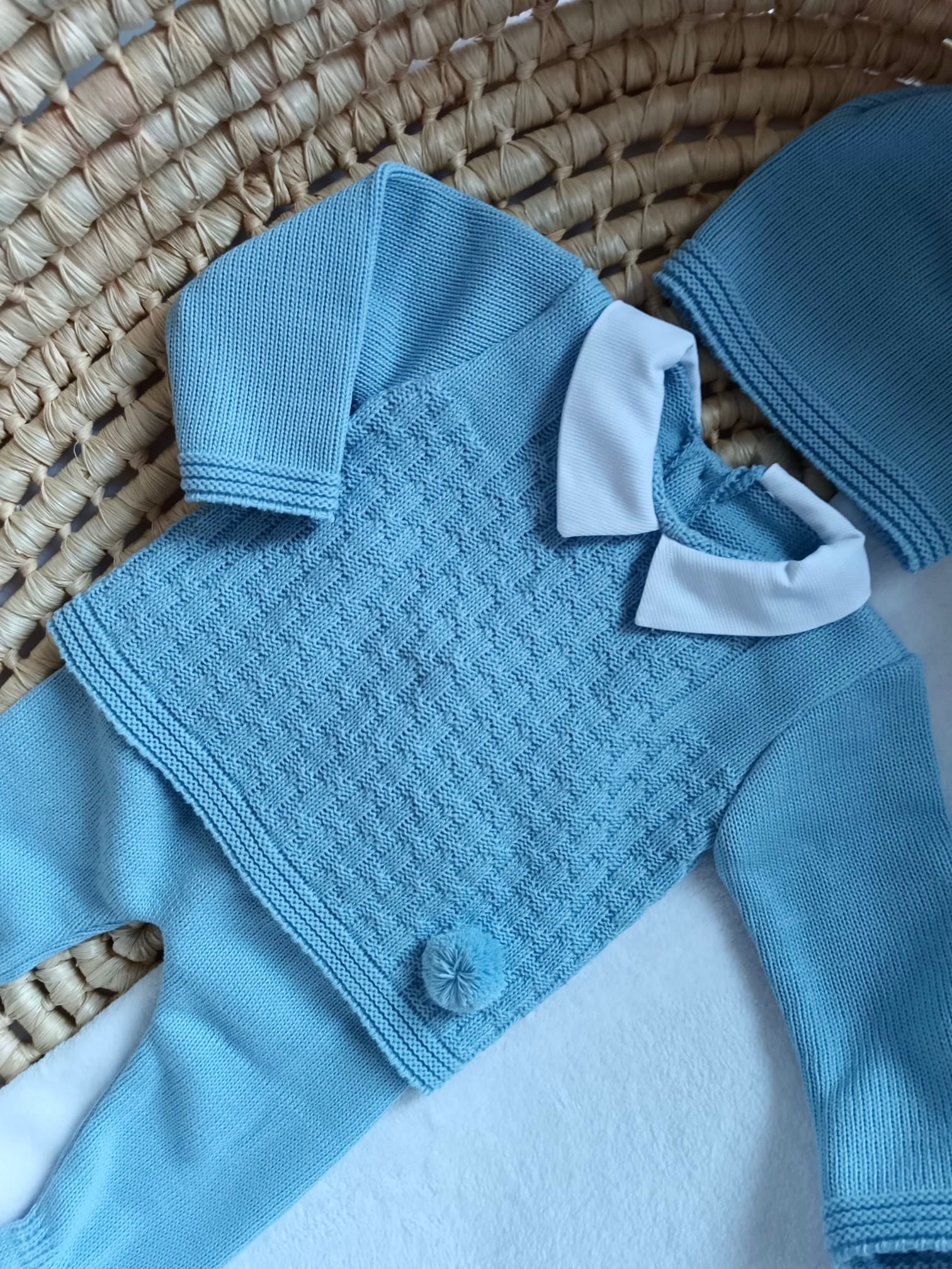 Ensemble complet bleuté avec pompom 0/3 mois