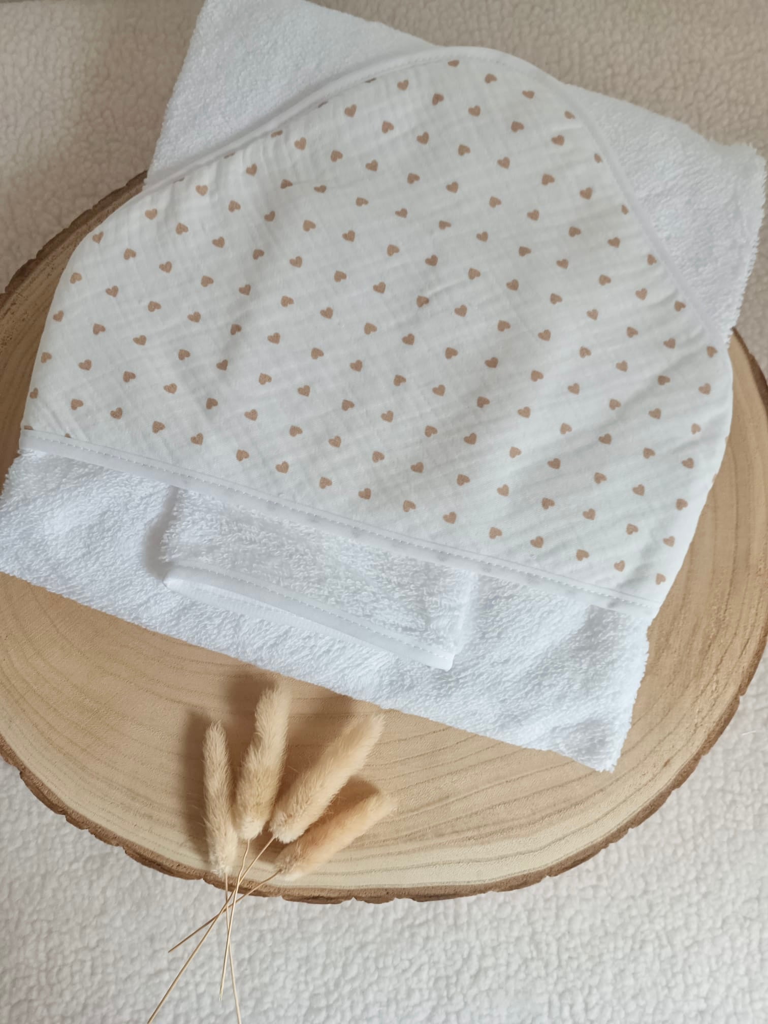 Cape de bain en gaze de coton cœurs beige - personnalisable -