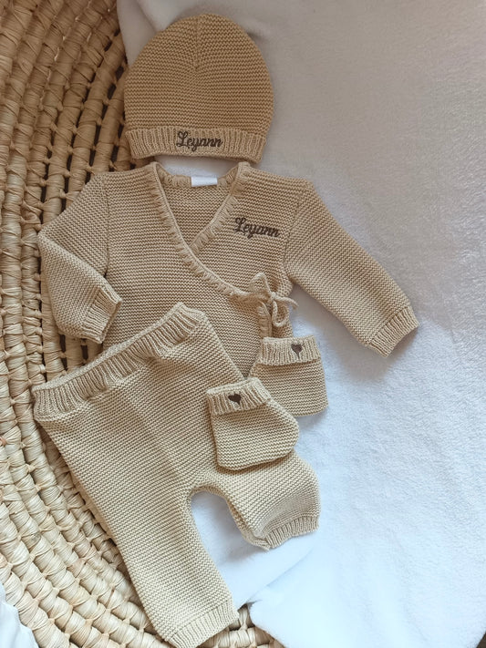 Tenue naissance 0/3 mois en maille beige foncé - personnalisable