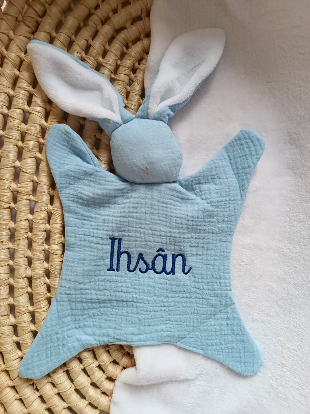 Doudou lapin personnalisé bébé en gaze de coton