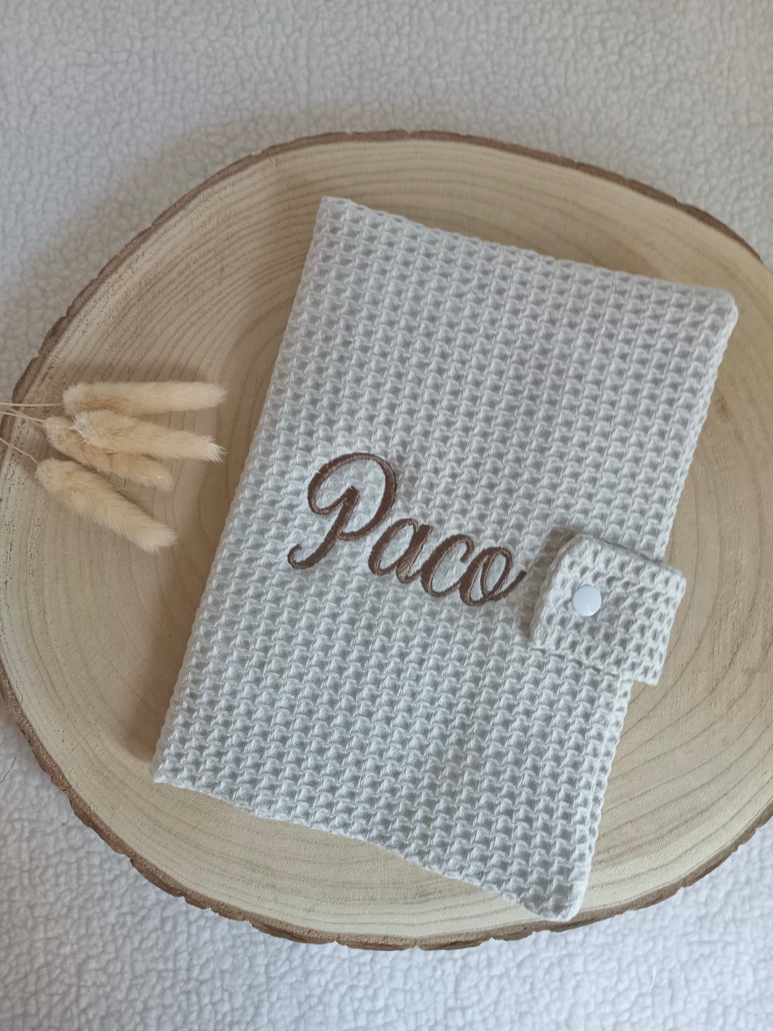 Protège carnet de santé en nid d’abeille beige - personnalisable -