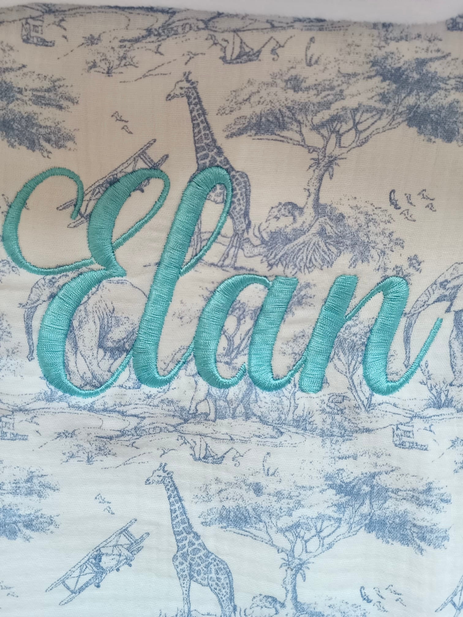 Couverture en gaze de coton safari tons bleuté et polaire blanc - personnalisable -