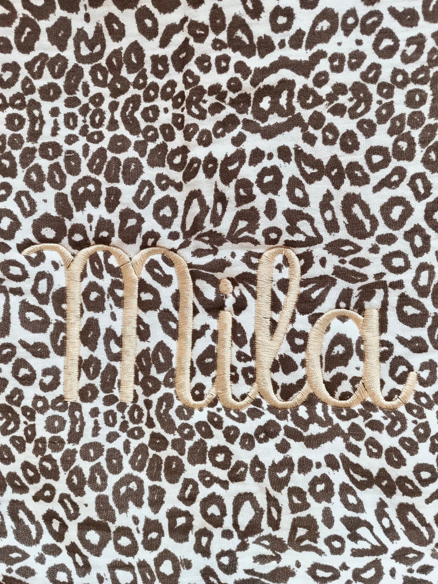 Couverture en gaze de coton et polaire blanc léopard