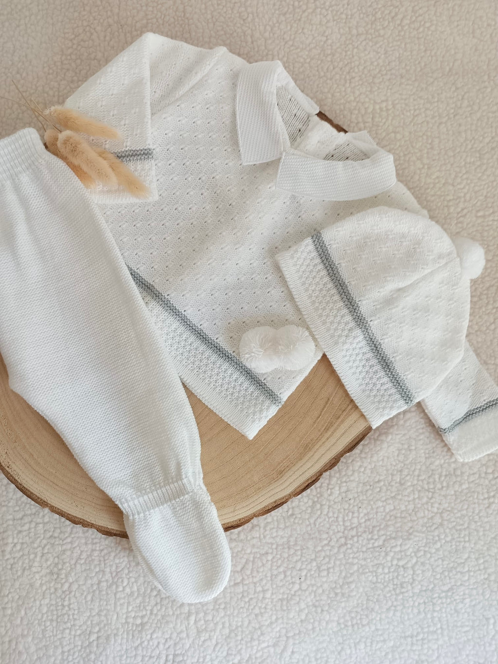 Ensemble complet blanc/gris avec pompons - plusieurs tailles - personnalisable -