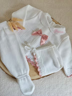 Ensemble complet blanc/vieux rose avec noeud satiné vieux rose 0/3 mois