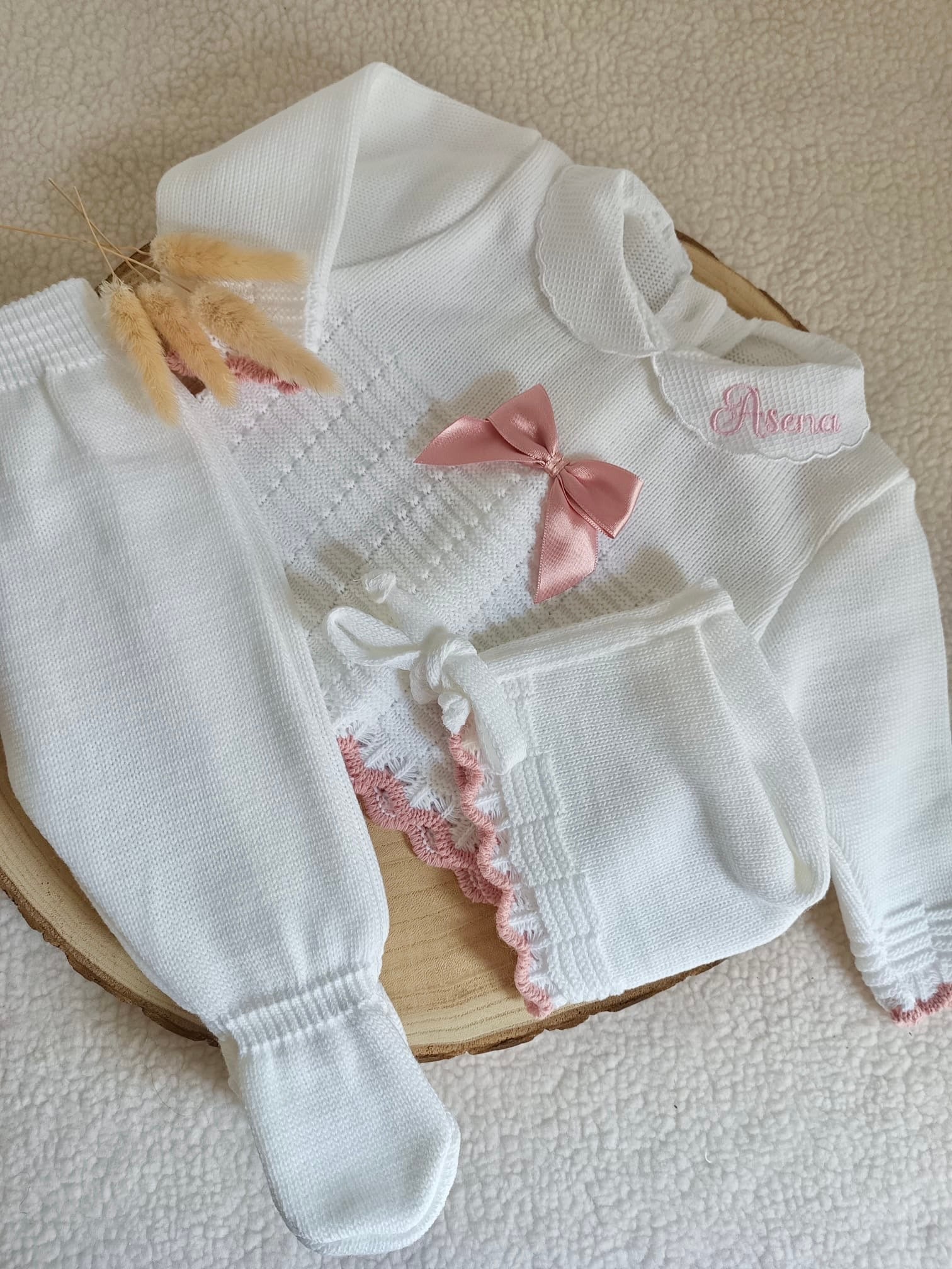 Ensemble complet blanc/vieux rose avec noeud satiné vieux rose 0/3 mois