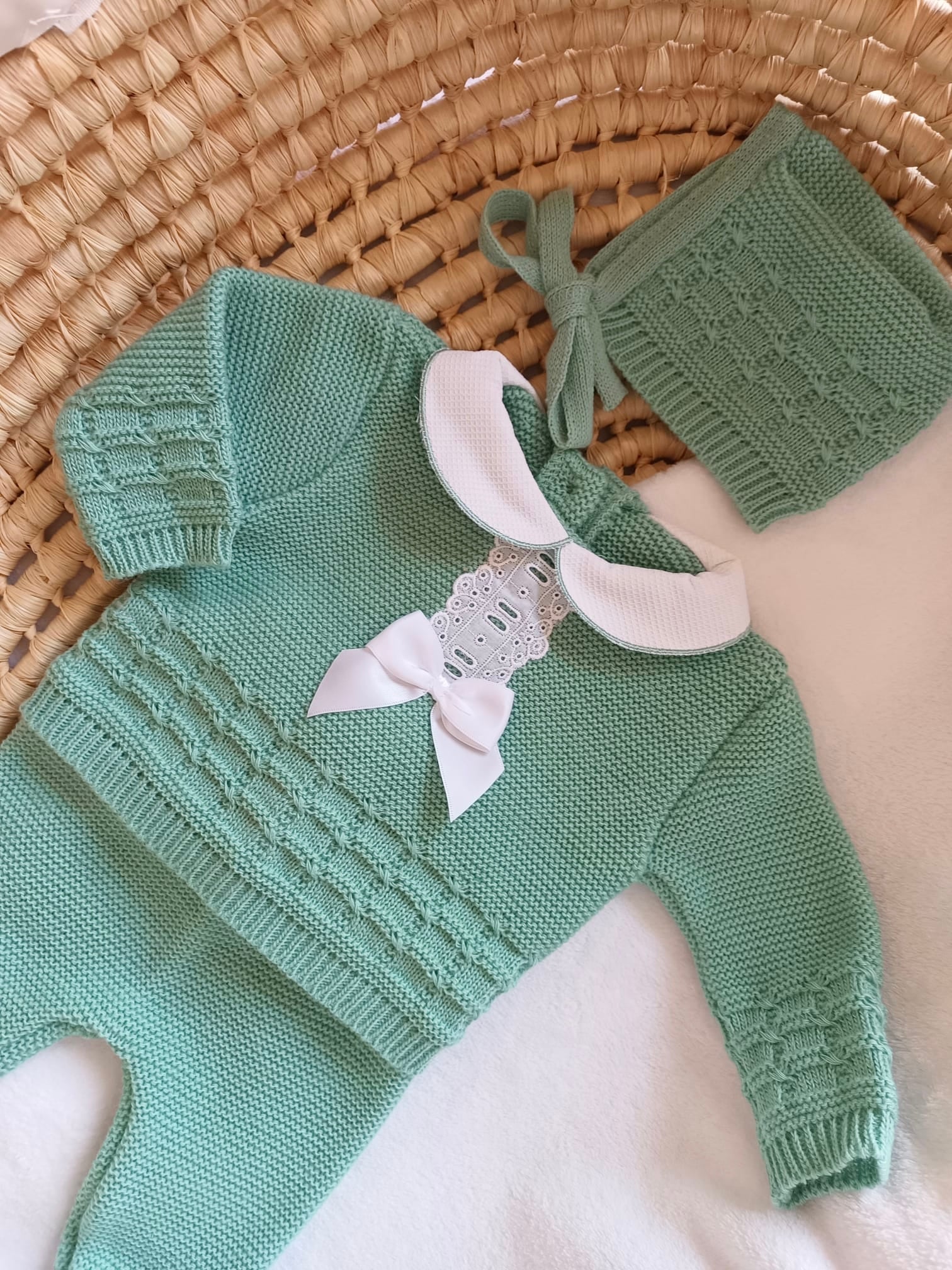 Ensemble complet naissance vert avec dentelle et noeud satiné blanc 0/3 mois
